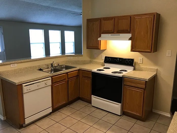516 Ashdale Drive, Fort Worth, TX, 76140