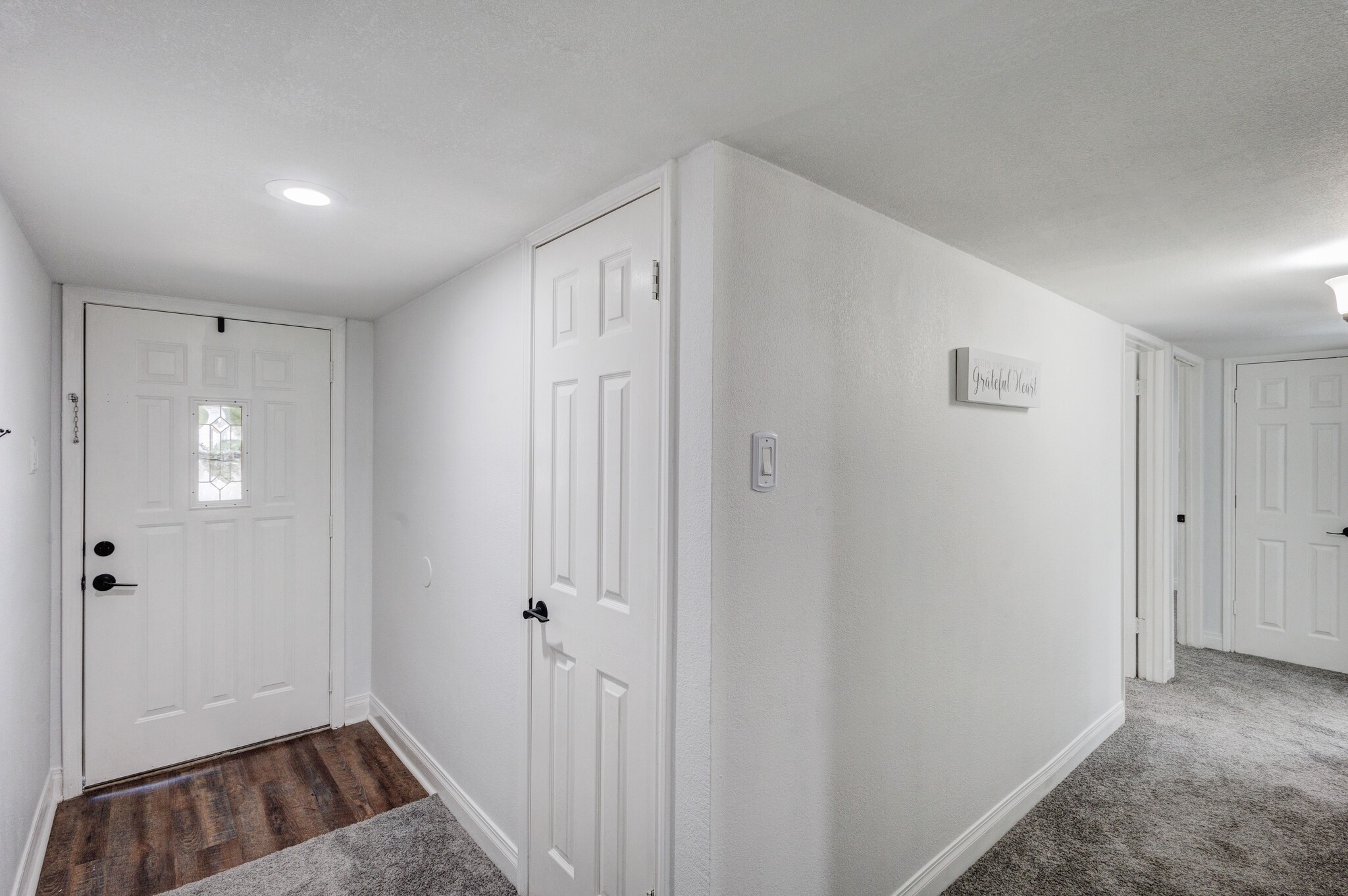 Property photo 02 of 606 Hillcrest Street, Mansfield, TX 76063 | MLS #21213505