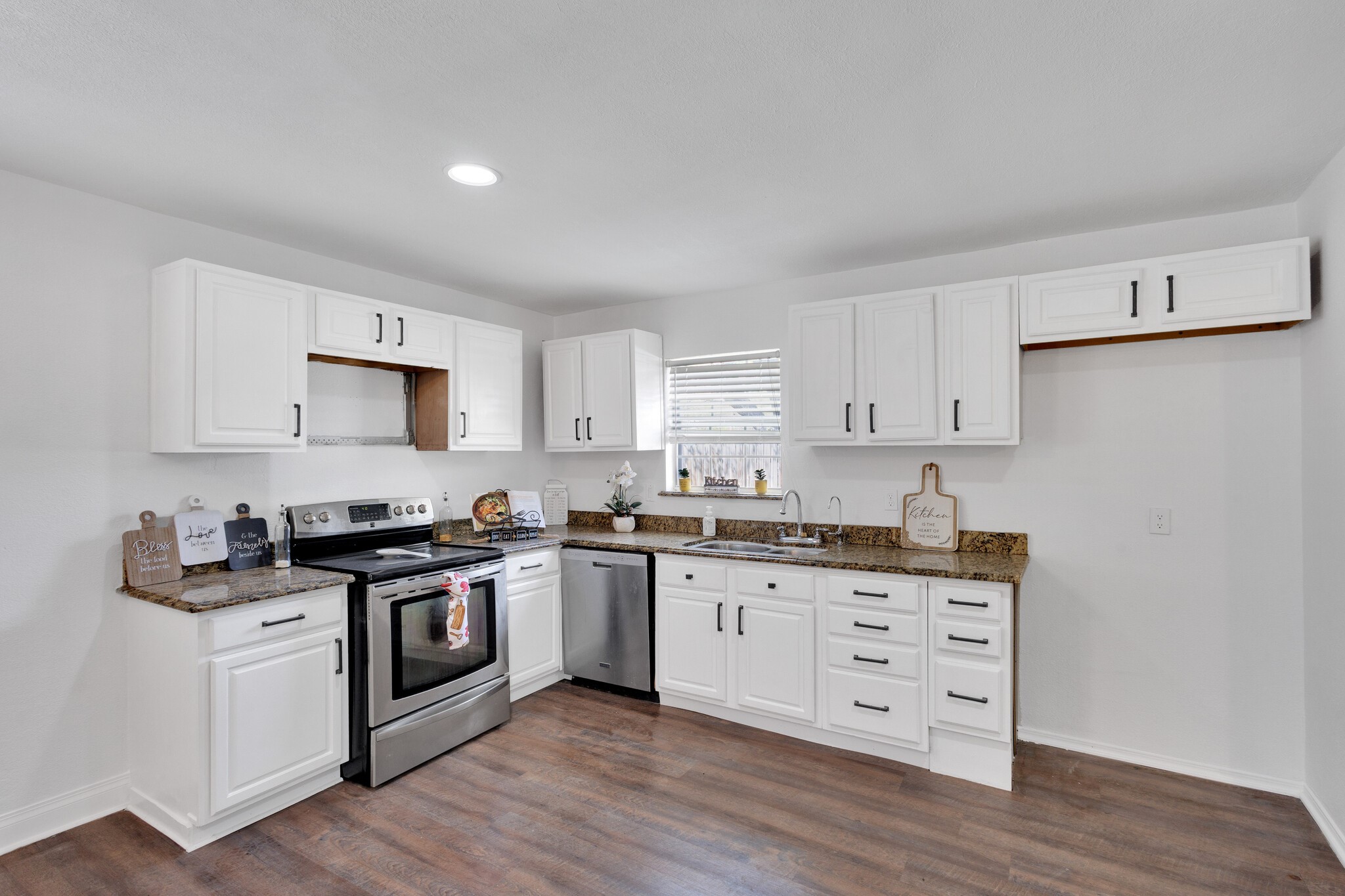 606 Hillcrest Street, Mansfield, TX, 76063