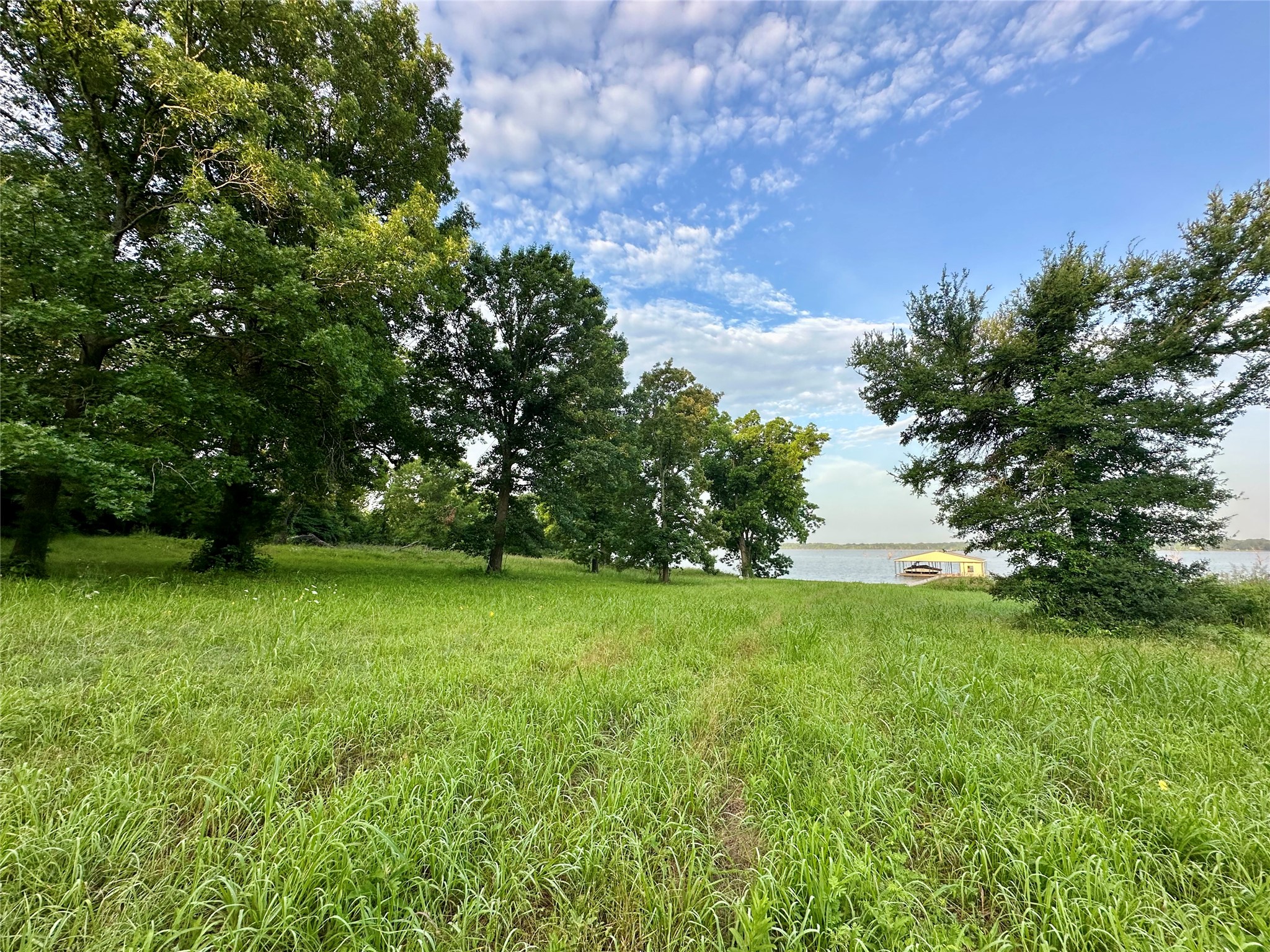 2085 S Oaks Lane, Lone Oak, TX, 75453