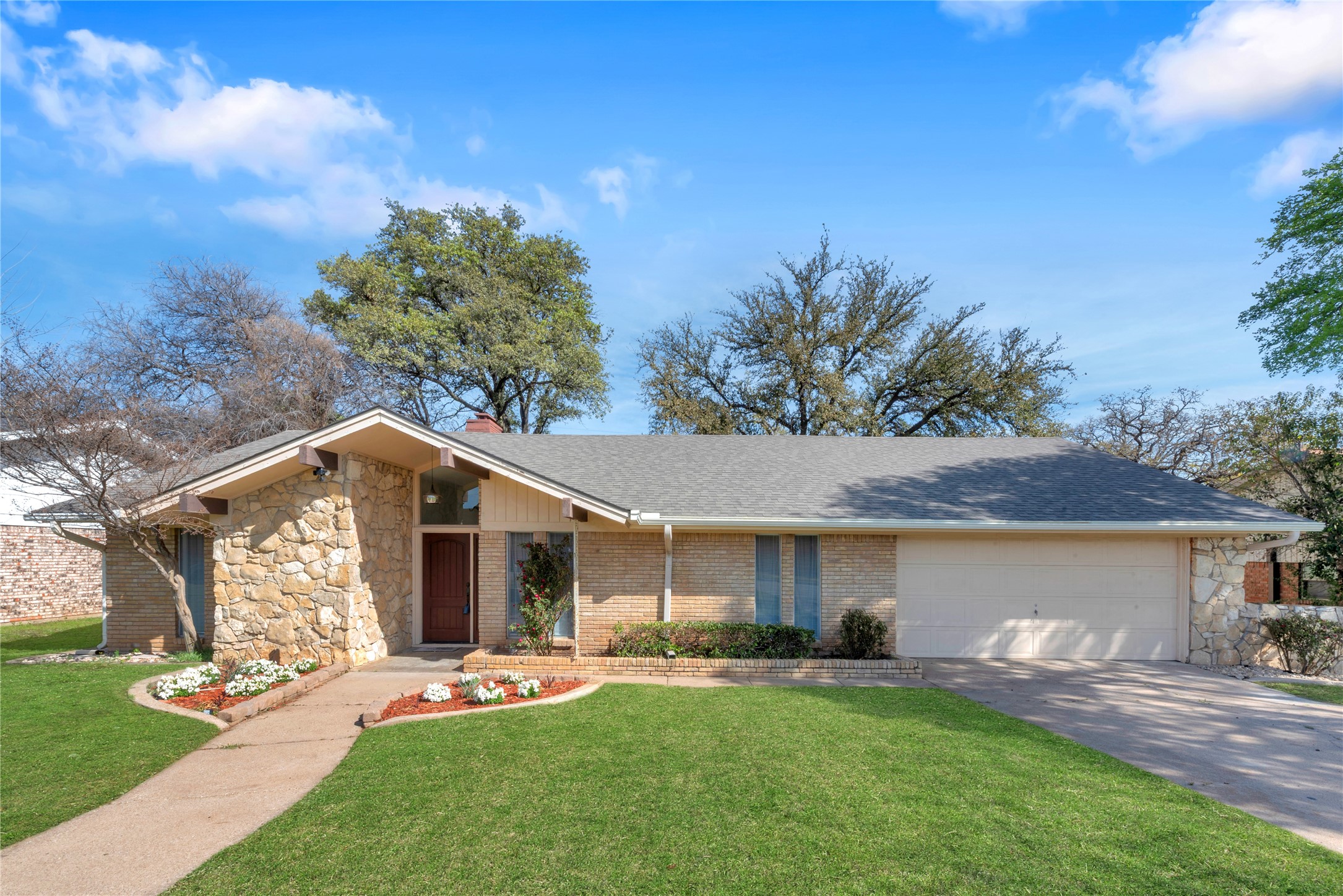 224 Plainview Drive, Hurst, TX, 76054