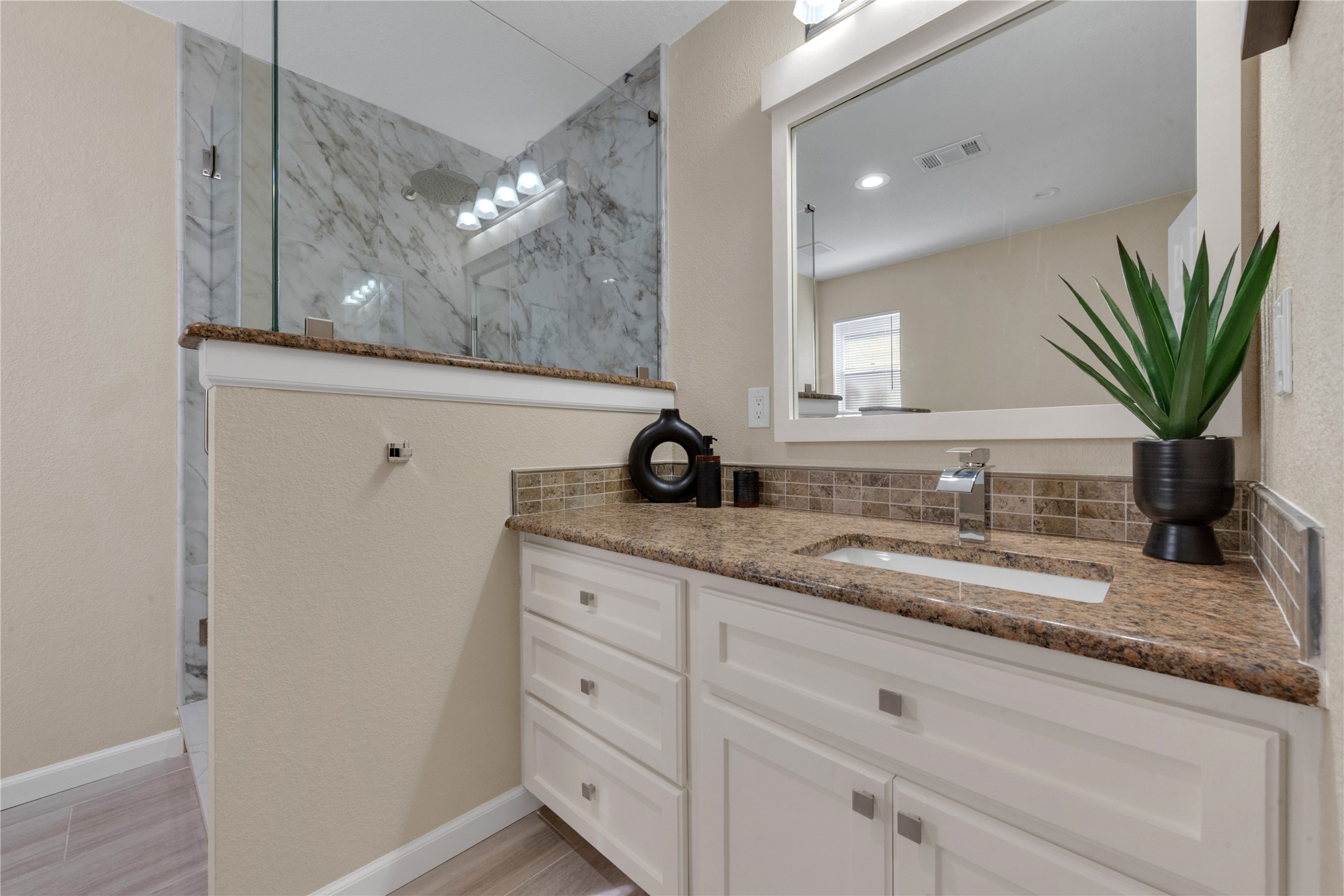 224 Plainview Drive, Hurst, TX, 76054