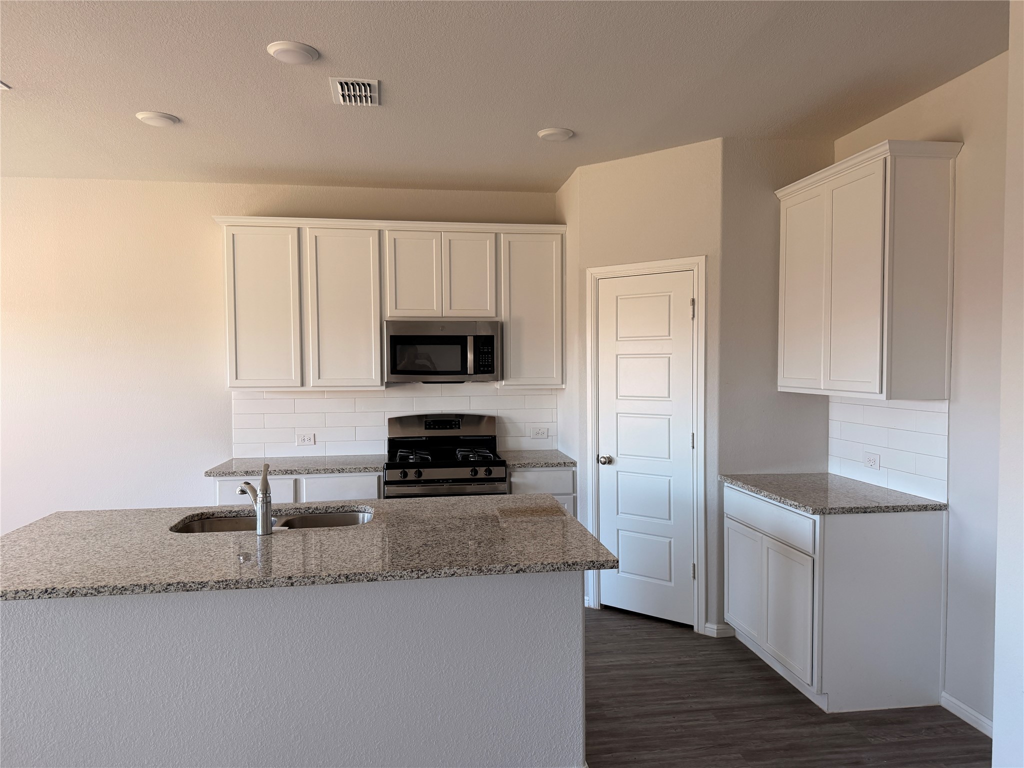 Property photo 03 of 1920 Blackbrush Drive, Royse City, TX 75189 | MLS #21213998