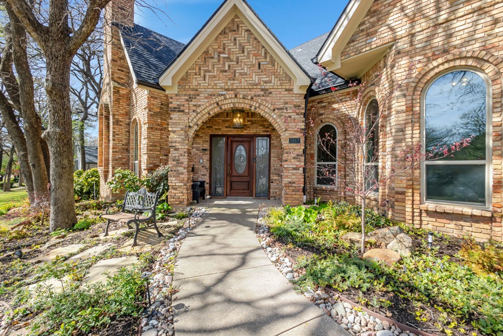 Property photo 01 of 3917 Laurel Lane, Bedford, TX 76021 | MLS #21214417