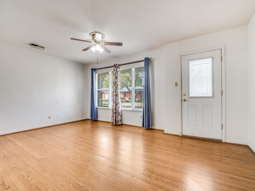 Property photo 02 of 1818 N Place, Plano, TX 75074 | MLS #21215524