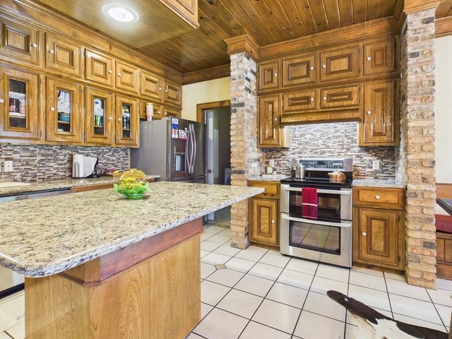 2382 Crystal Drive, Athens, TX, 75752