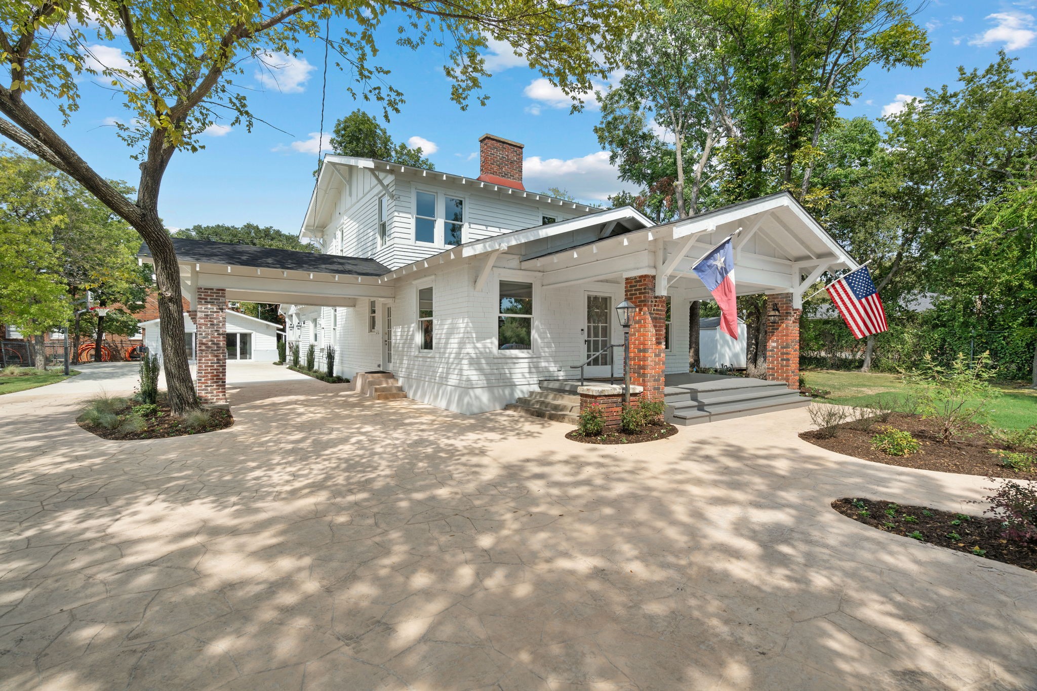 Property photo 01 of 307 Huffhines Street, Richardson, TX 75081 | MLS #21215558