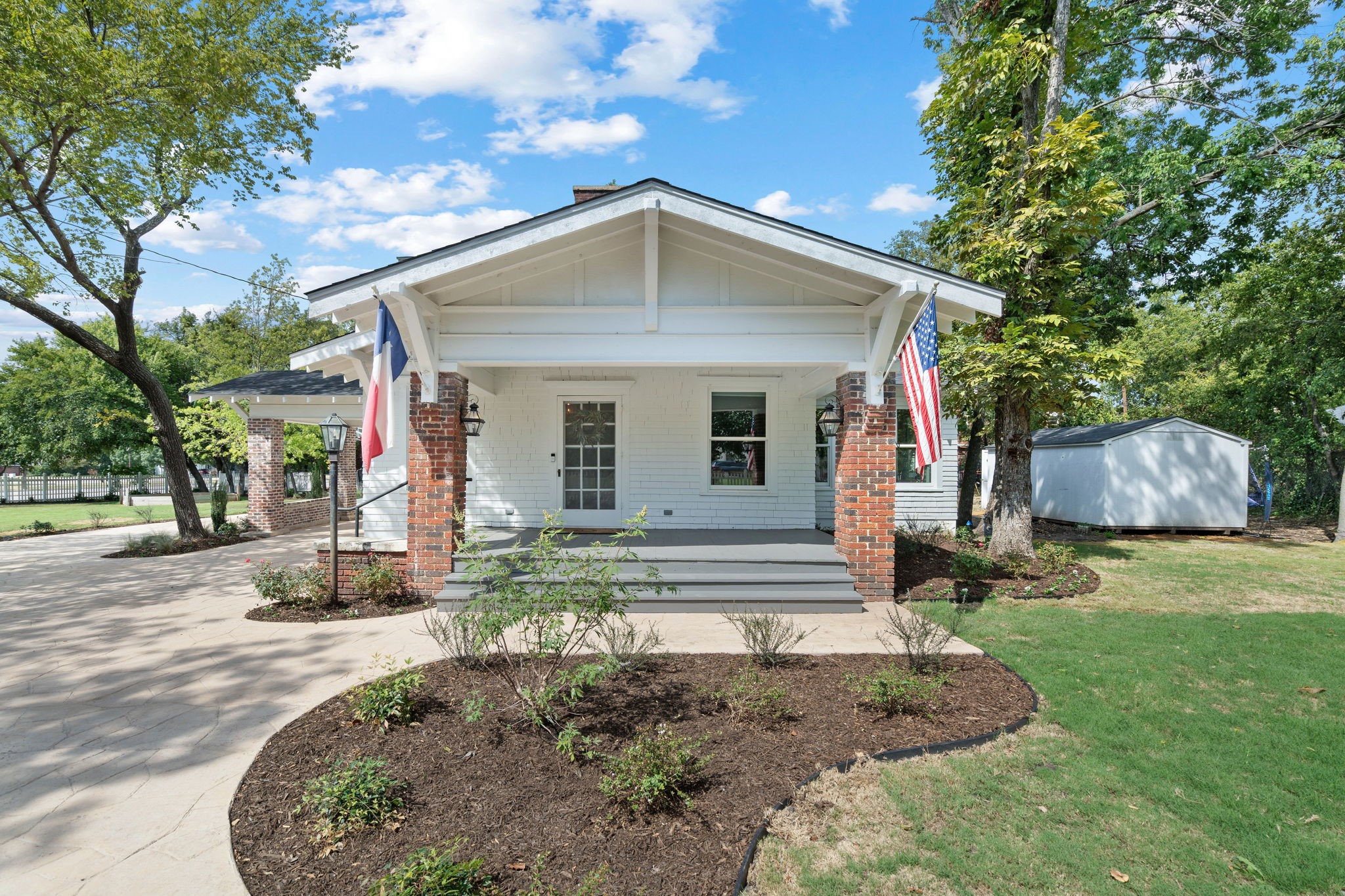 Property photo 02 of 307 Huffhines Street, Richardson, TX 75081 | MLS #21215558