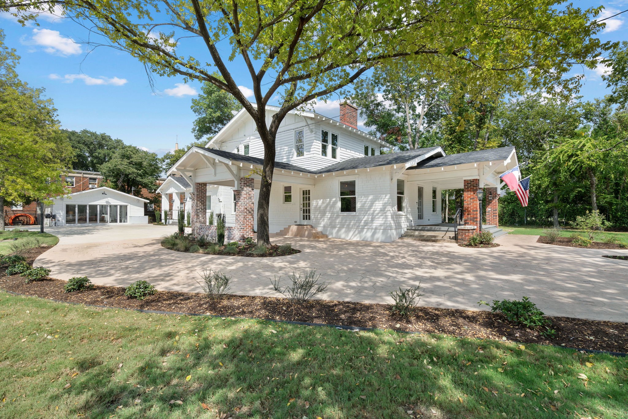 Property photo 03 of 307 Huffhines Street, Richardson, TX 75081 | MLS #21215558