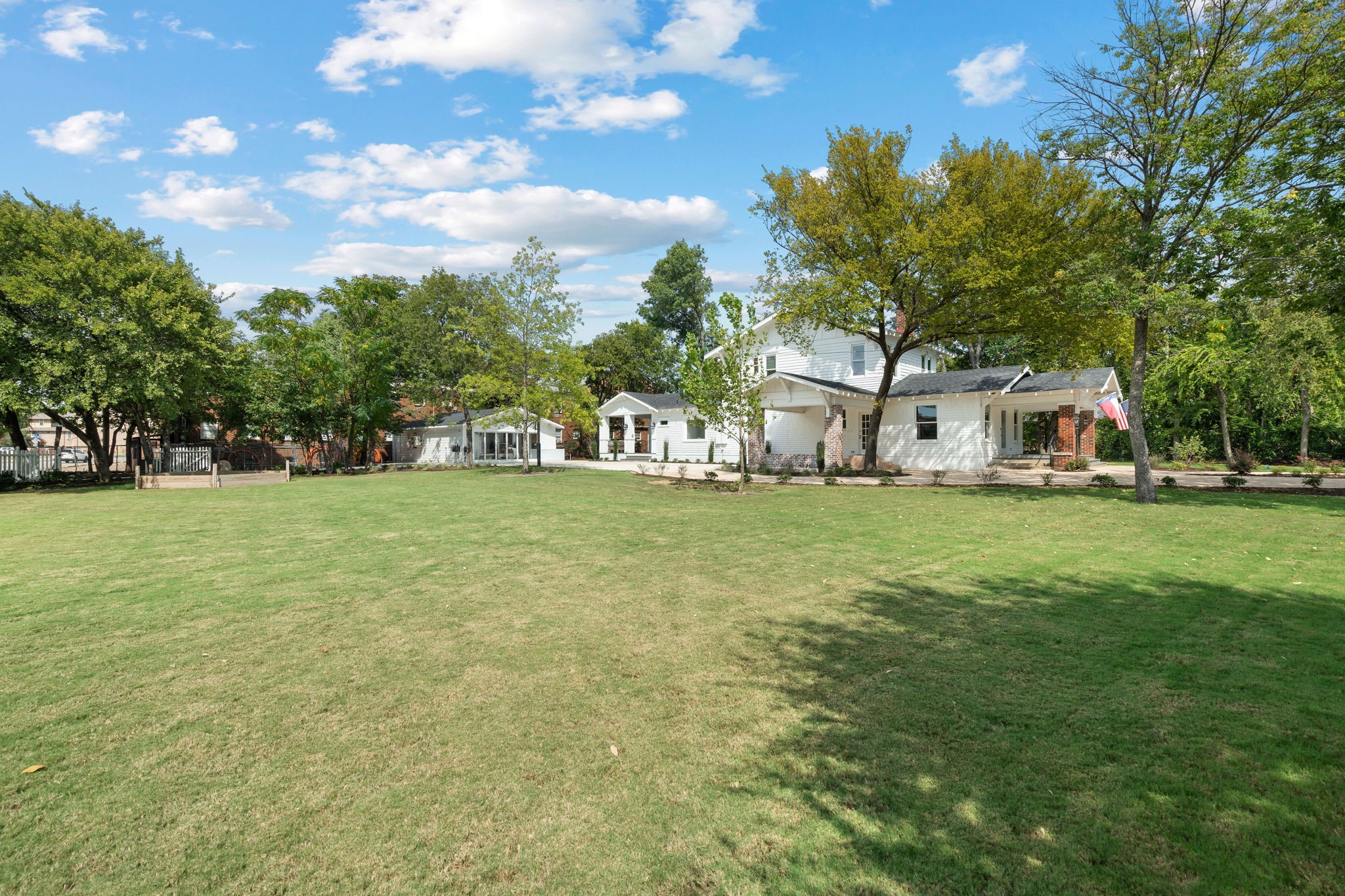 Property photo 04 of 307 Huffhines Street, Richardson, TX 75081 | MLS #21215558