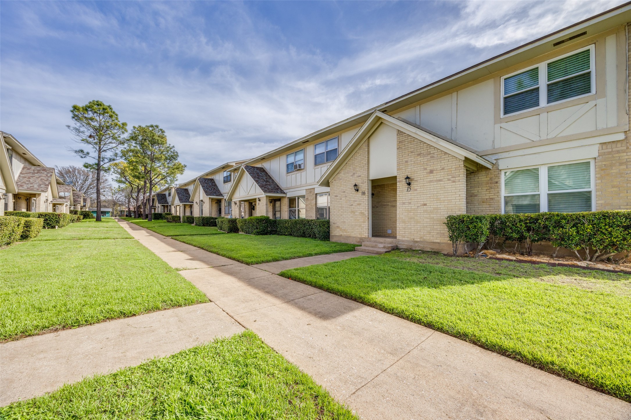 Property photo 02 of 1905 W Morton Street UNIT 16, Denison, TX 75020 | MLS #21215614