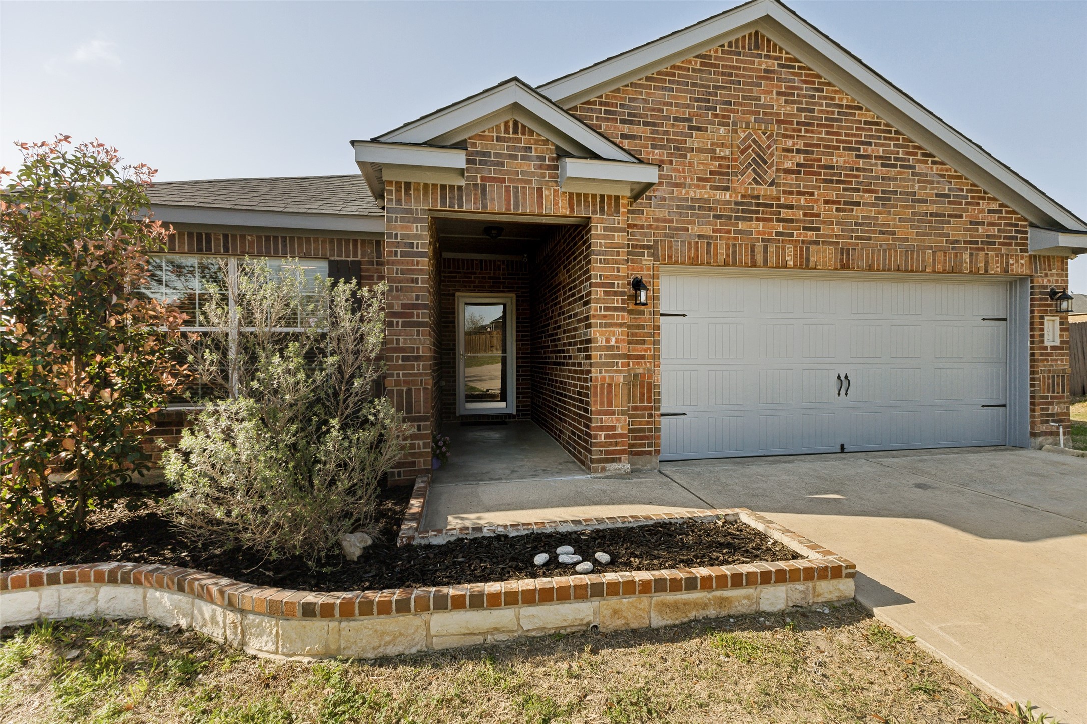 Property photo 01 of 192 Buffalo Ridge Drive, Newark, TX 76071 | MLS #21215708
