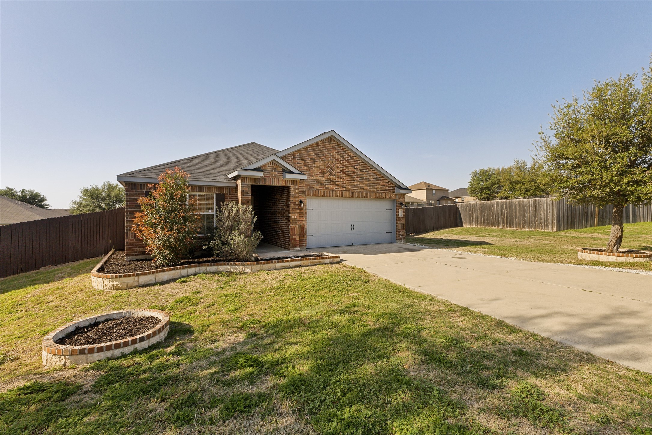 Property photo 02 of 192 Buffalo Ridge Drive, Newark, TX 76071 | MLS #21215708