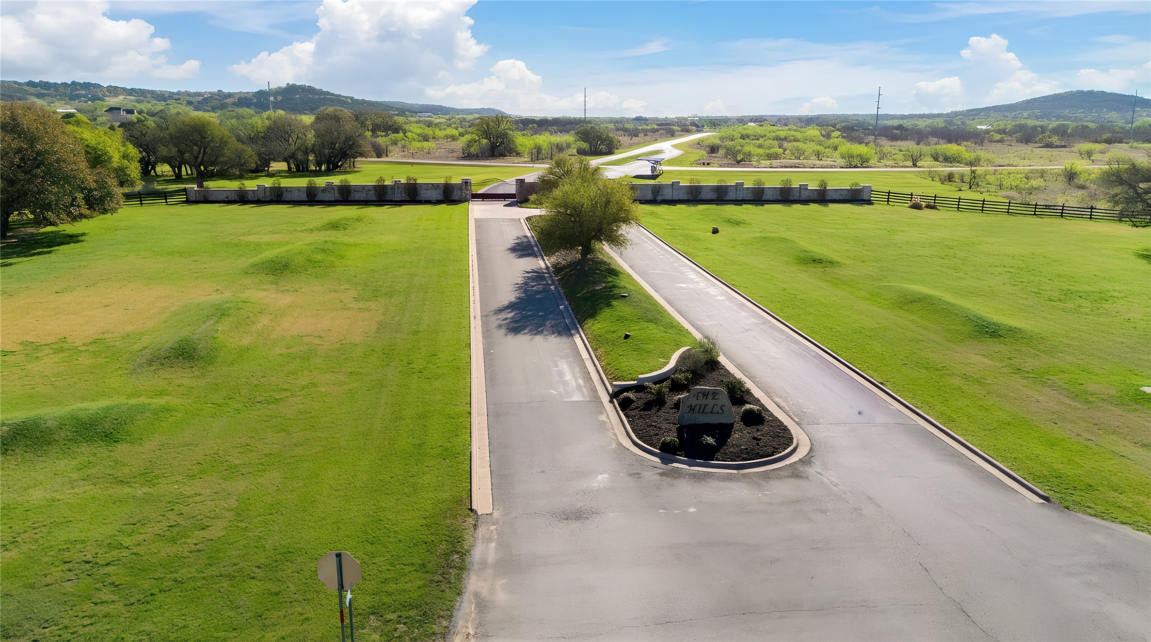 Property photo 02 of 1620 Canyon Wren Loop, Graford, TX 76449 | MLS #21215798