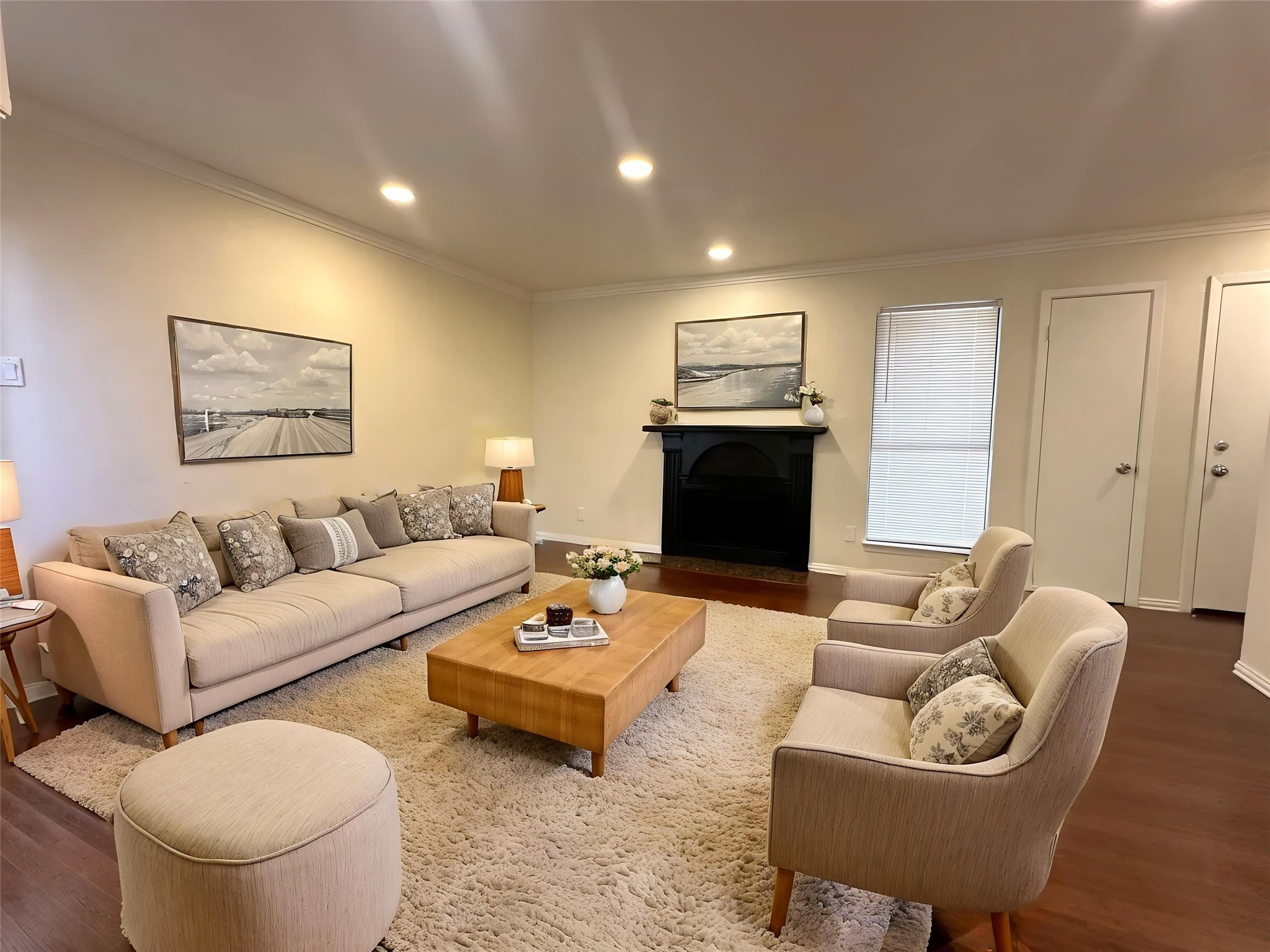 Property photo 01 of 1600 Pecan Chase Circle UNIT 6, Arlington, TX 76012 | MLS #21215838