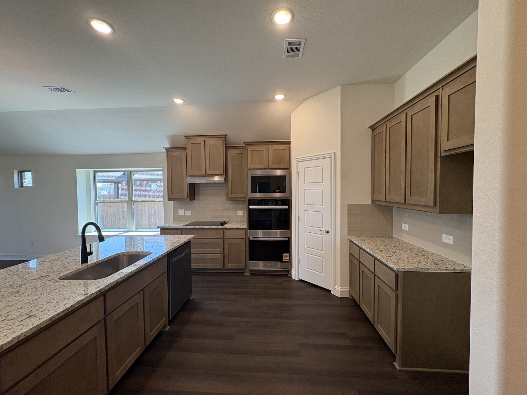 589 Mb S Way, Pilot Point, TX, 76258