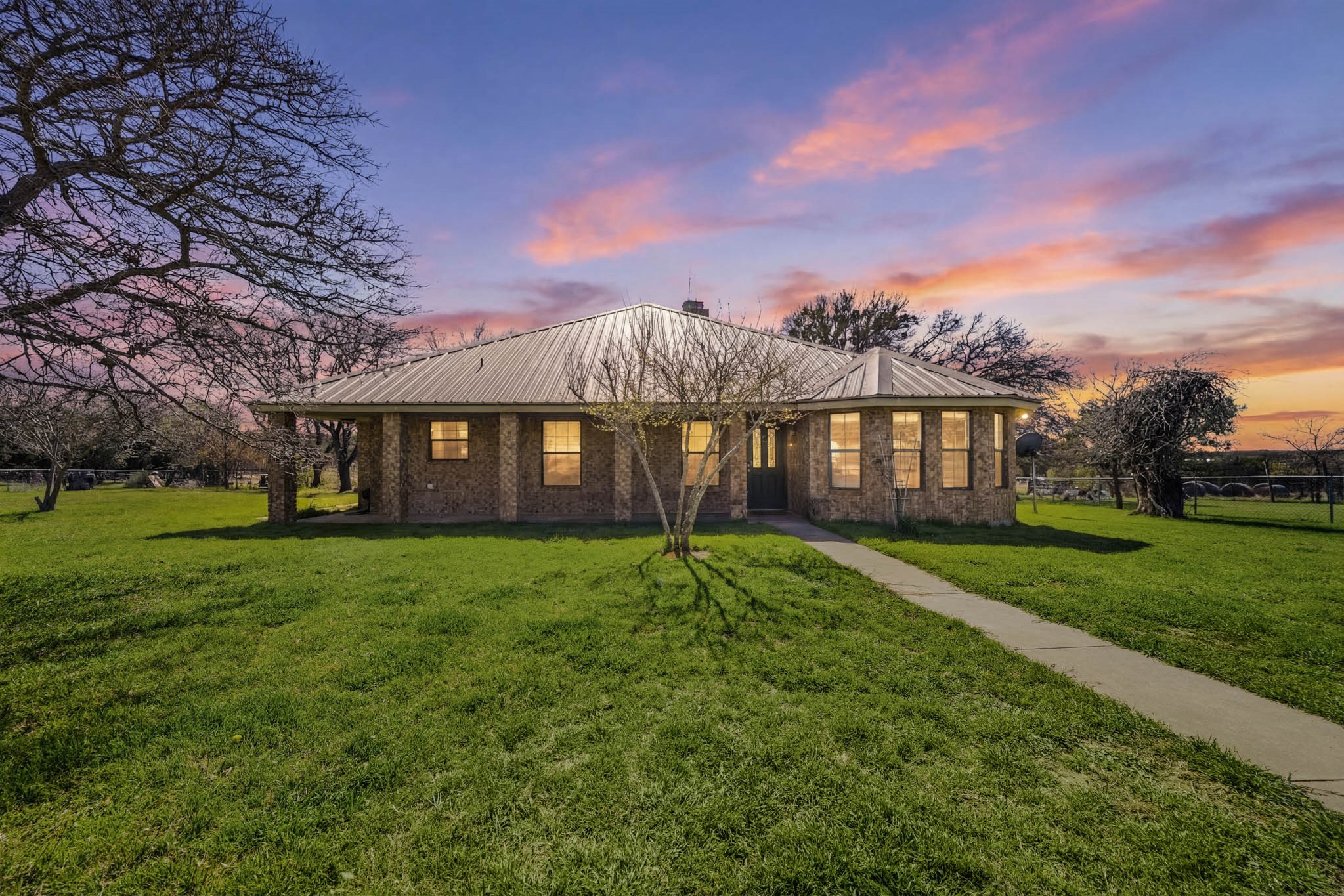 Property photo 01 of 5680 County Road 142, Gatesville, TX 76528 | MLS #21216315