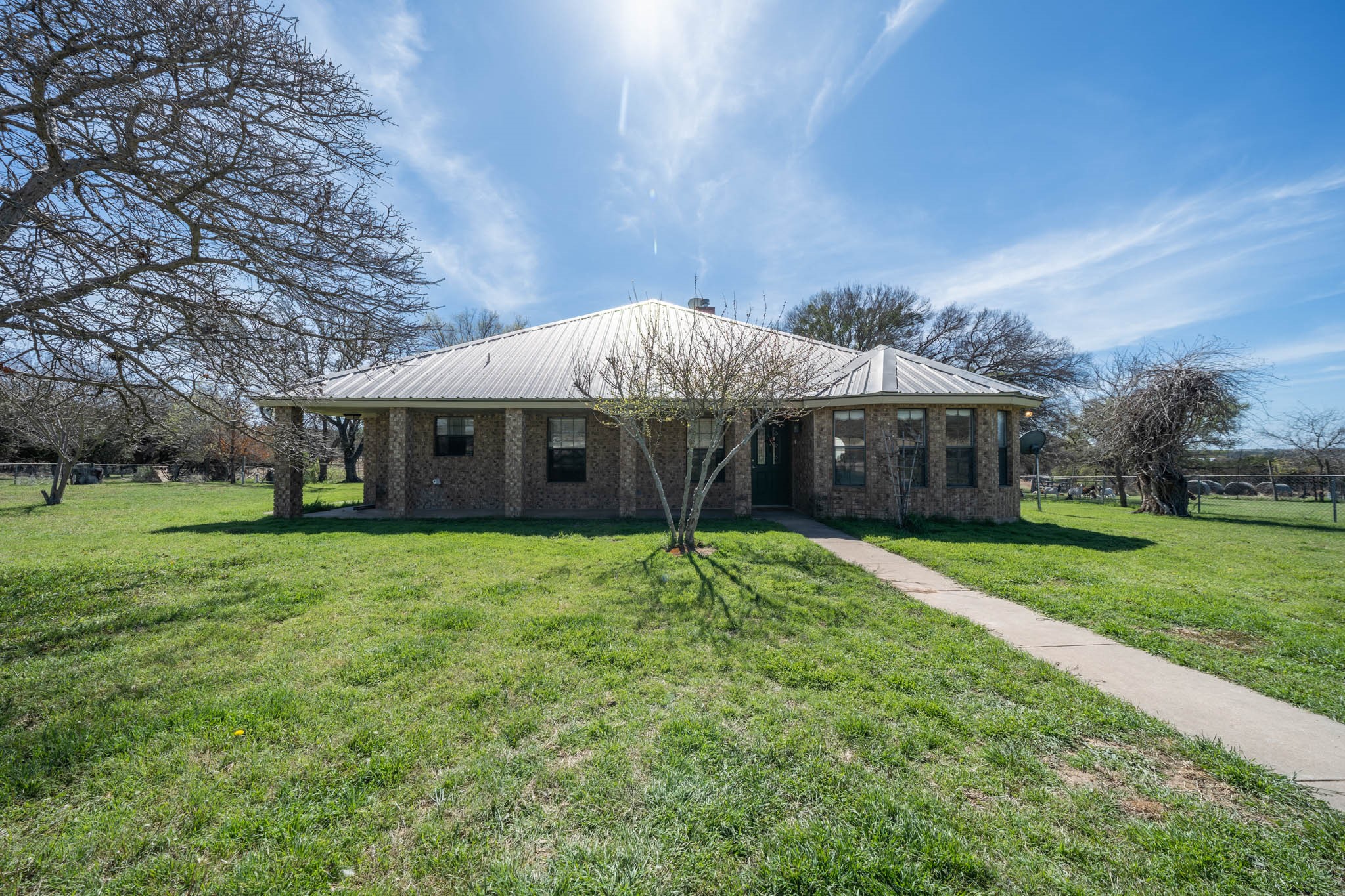 Property photo 02 of 5680 County Road 142, Gatesville, TX 76528 | MLS #21216315