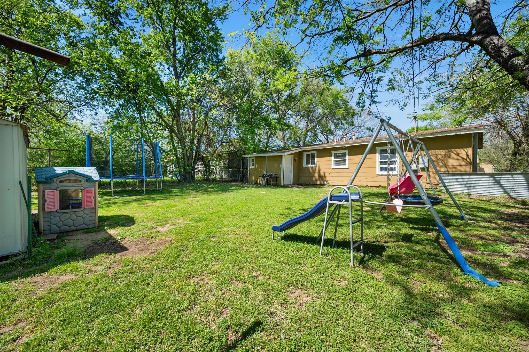 Property photo 01 of 4036 Wiman Drive Fort, Worth, TX 76119 | MLS #21216835