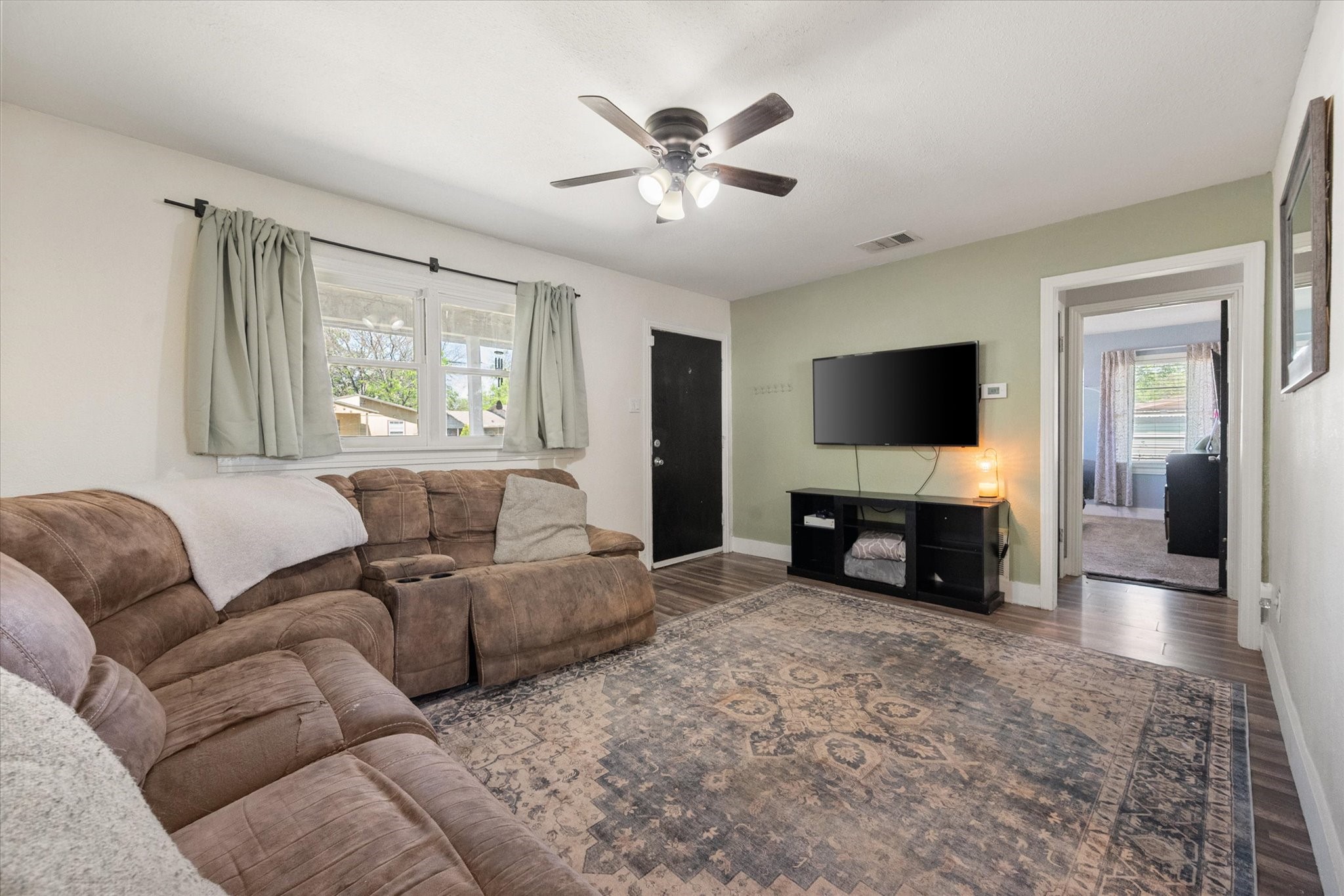 Property photo 04 of 4036 Wiman Drive Fort, Worth, TX 76119 | MLS #21216835