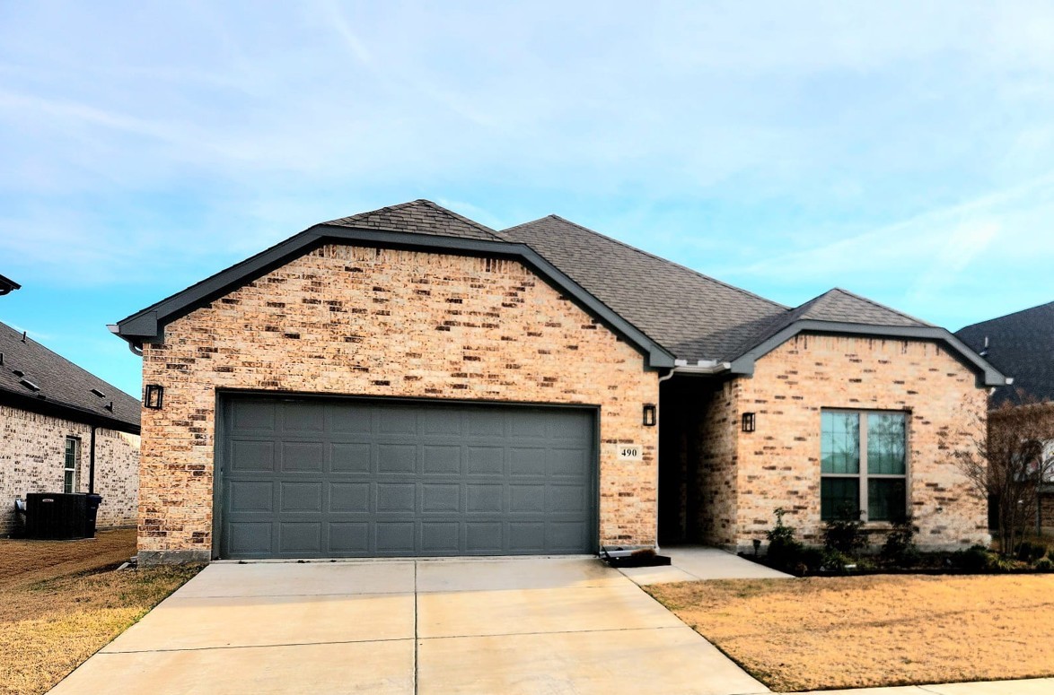 Property photo 01 of 490 Oak Creek Drive, Lavon, TX 75166 | MLS #21216892