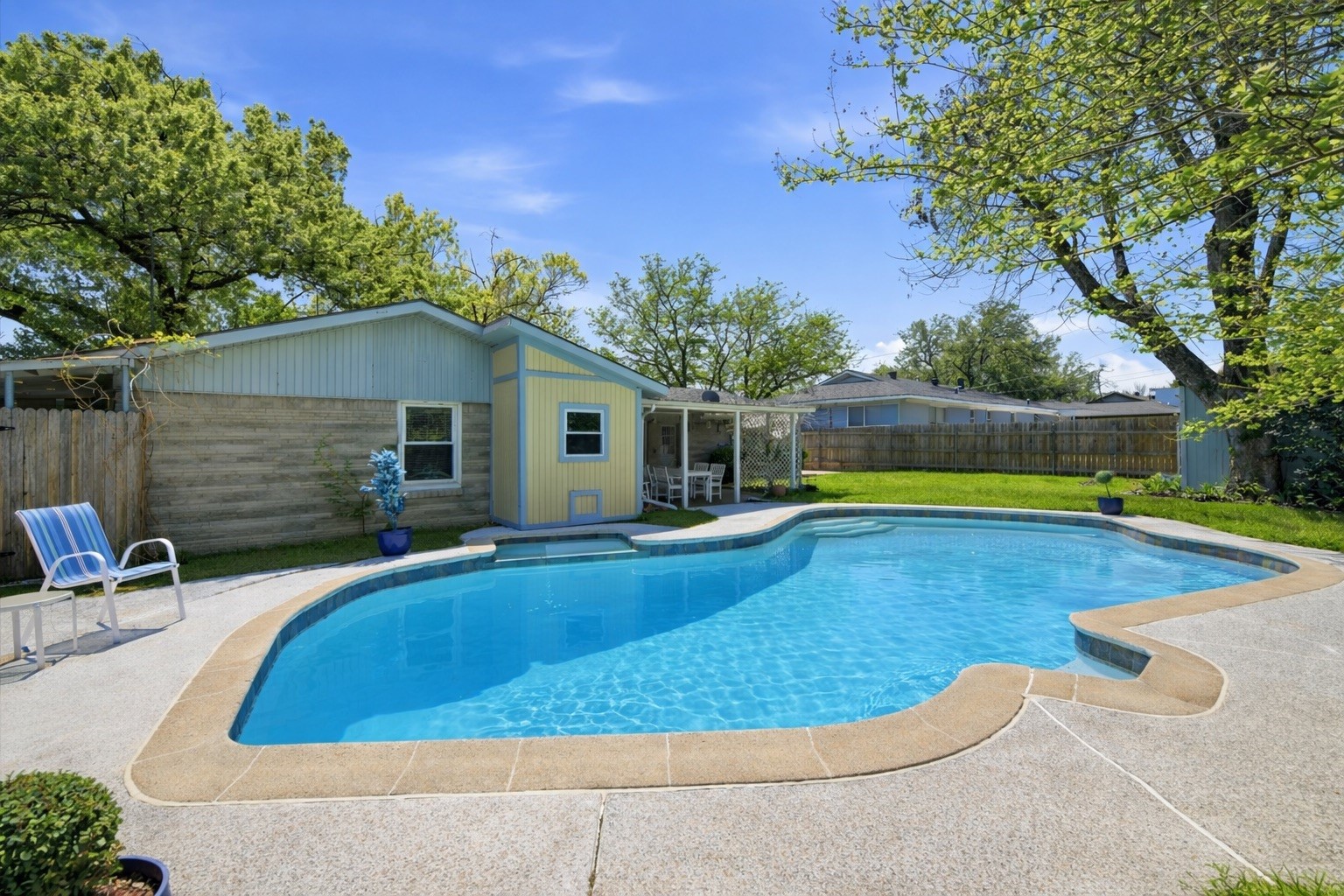 Property photo 01 of 5413 Jerri Lane Haltom, City, TX 76117 | MLS #21216995
