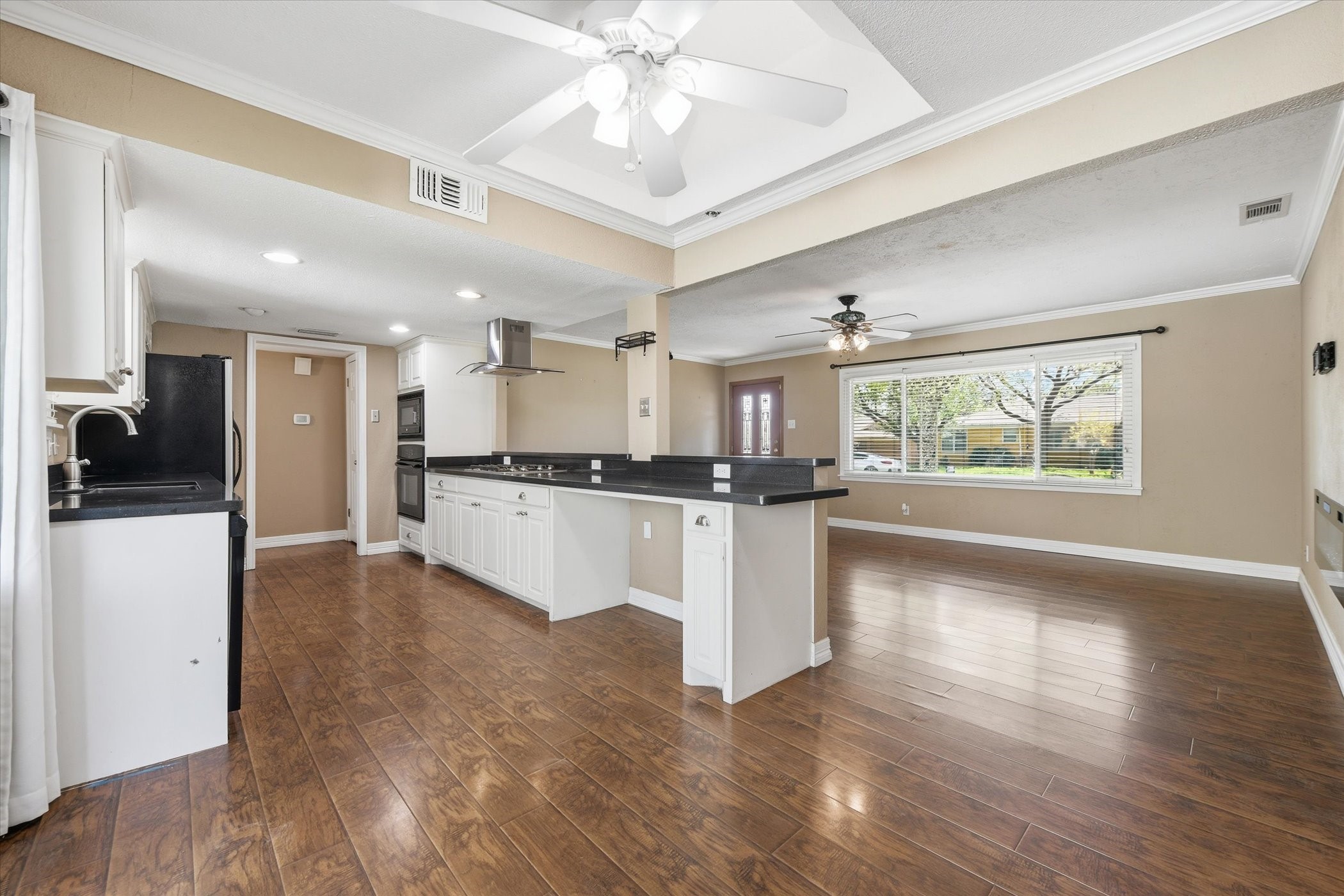 Property photo 03 of 5413 Jerri Lane Haltom, City, TX 76117 | MLS #21216995