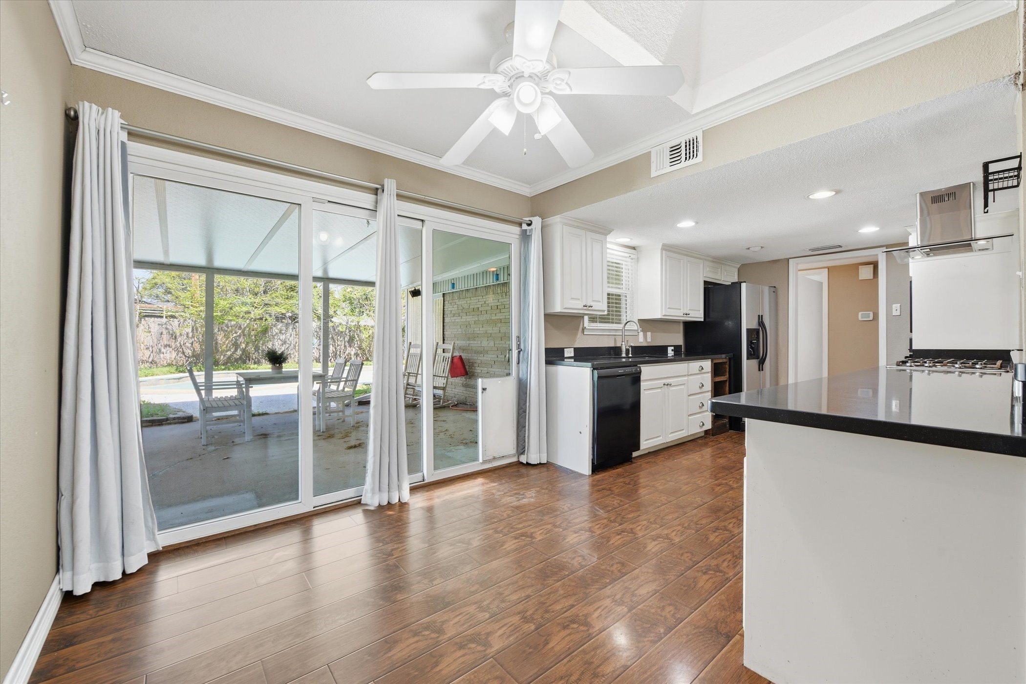 Property photo 04 of 5413 Jerri Lane Haltom, City, TX 76117 | MLS #21216995