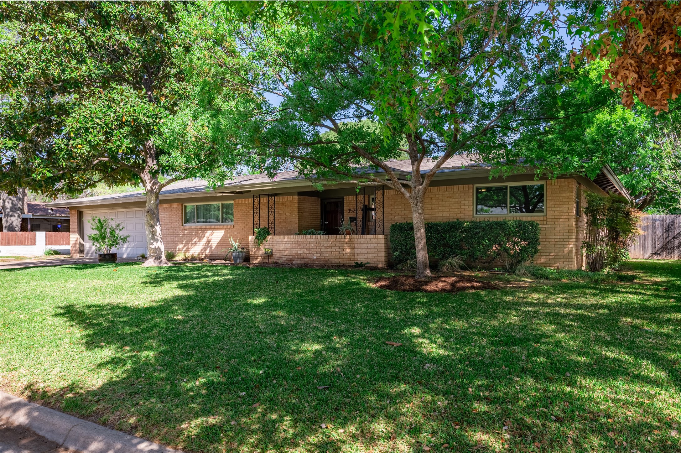 Property photo 01 of 3524 Wooten Drive Fort, Worth, TX 76133 | MLS #21217241