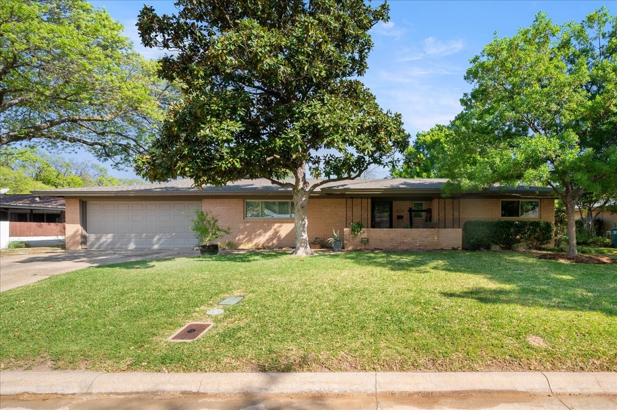 Property photo 02 of 3524 Wooten Drive Fort, Worth, TX 76133 | MLS #21217241