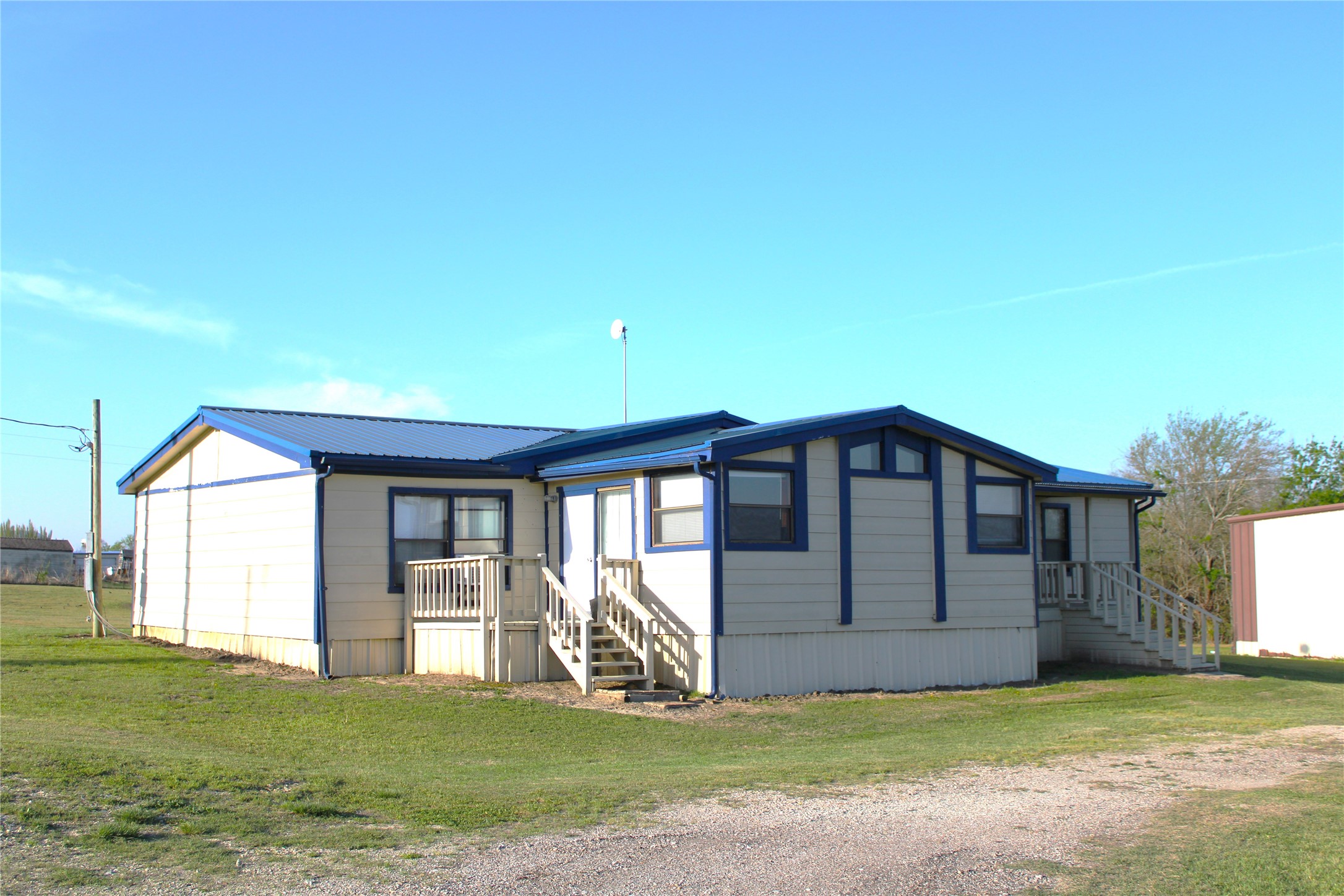 Property photo 02 of 8644 Dustin Drive, Quinlan, TX 75474 | MLS #21217265