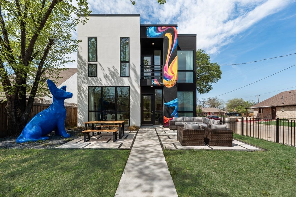 Property photo 02 of 3415 Chihuahua Avenue, Dallas, TX 75212 | MLS #21217404