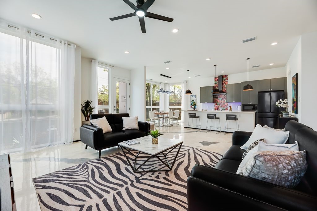 Property photo 03 of 3415 Chihuahua Avenue, Dallas, TX 75212 | MLS #21217404