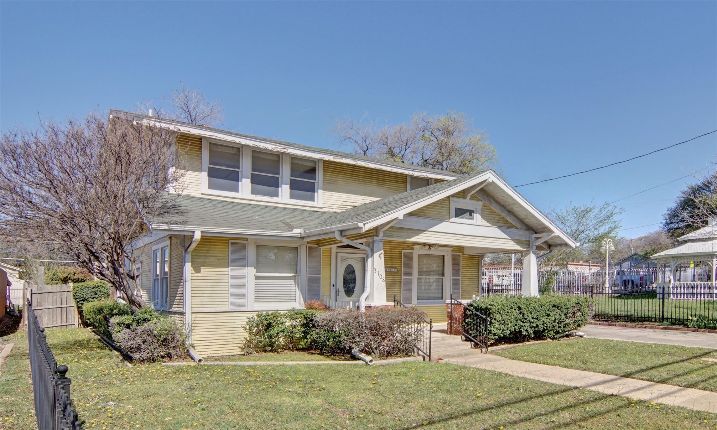 Property photo 01 of 3108 Handley Drive Fort, Worth, TX 76112 | MLS #21217497