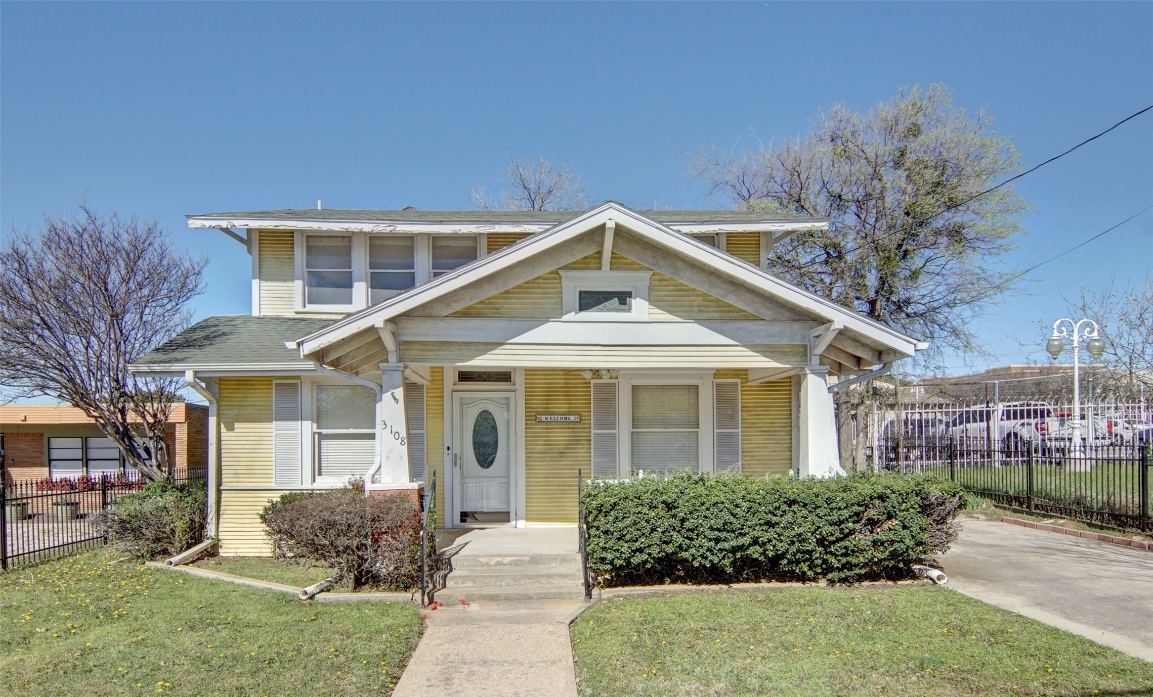 Property photo 03 of 3108 Handley Drive Fort, Worth, TX 76112 | MLS #21217497