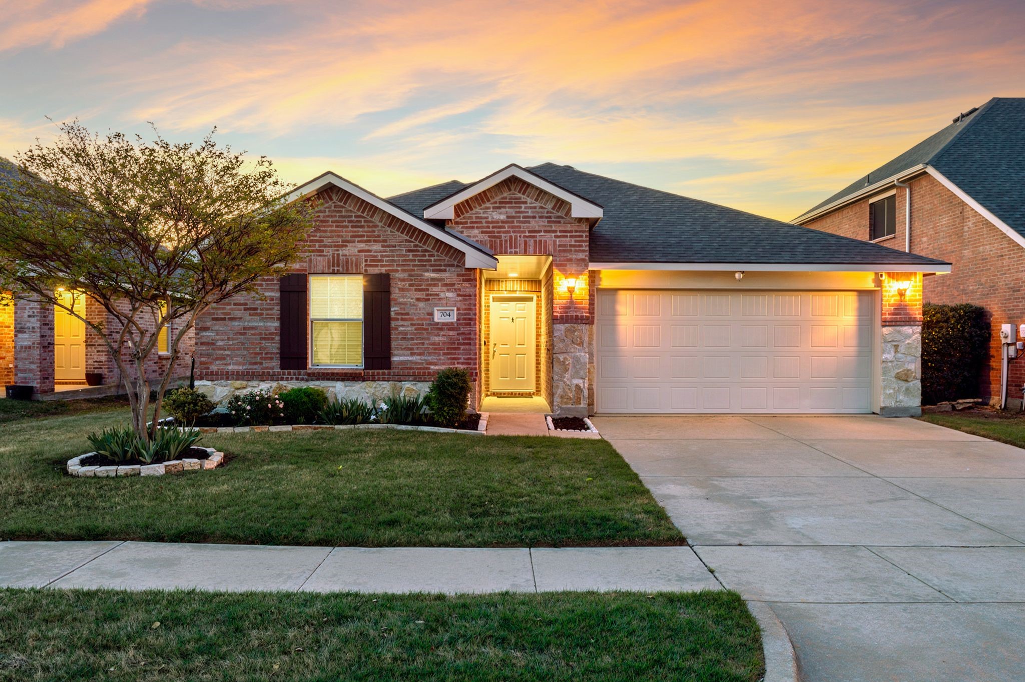 Property photo 01 of 704 Bastrop Drive, Arlington, TX 76002 | MLS #21217654