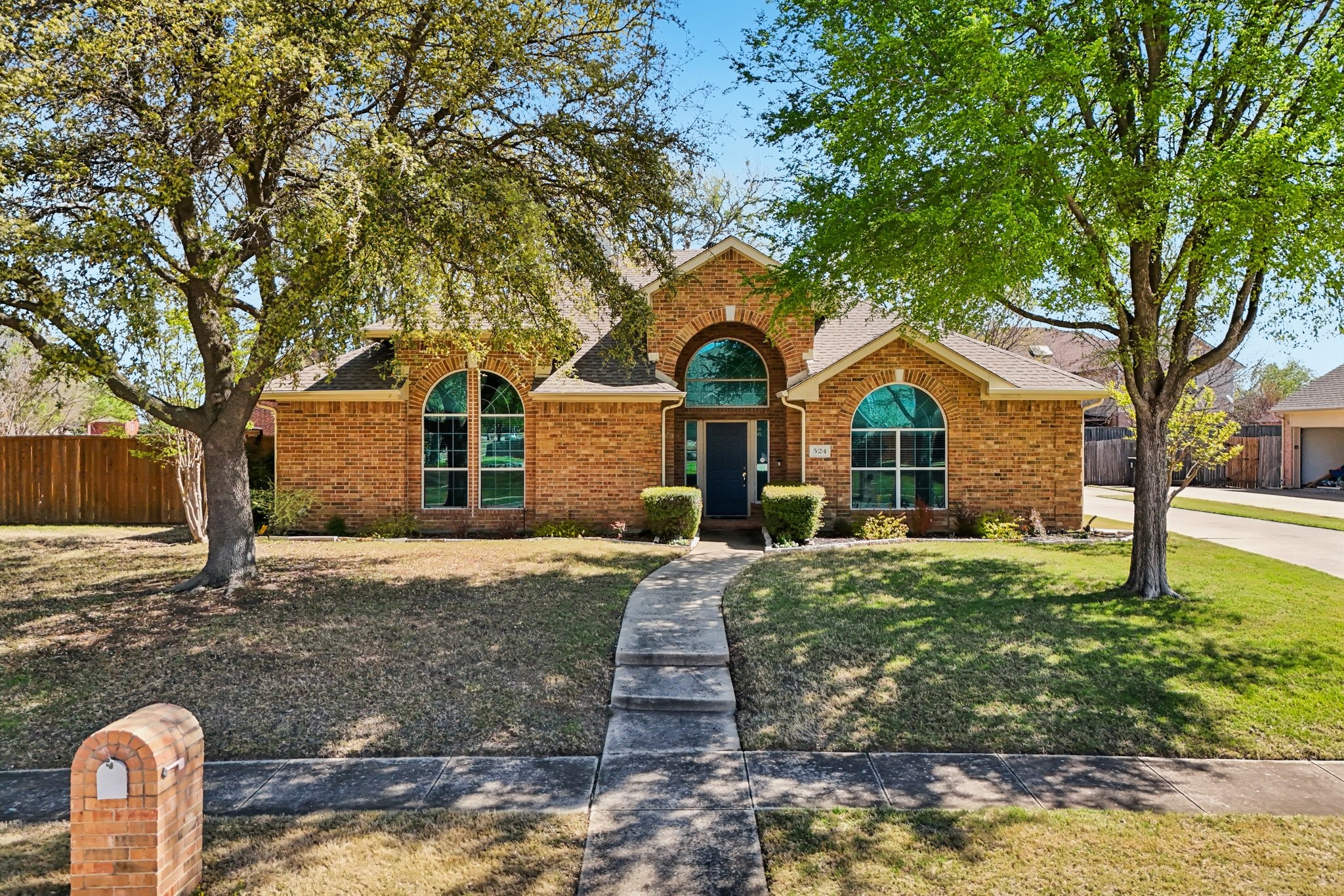 Property photo 02 of 524 Jasmine Drive, Murphy, TX 75094 | MLS #21218625