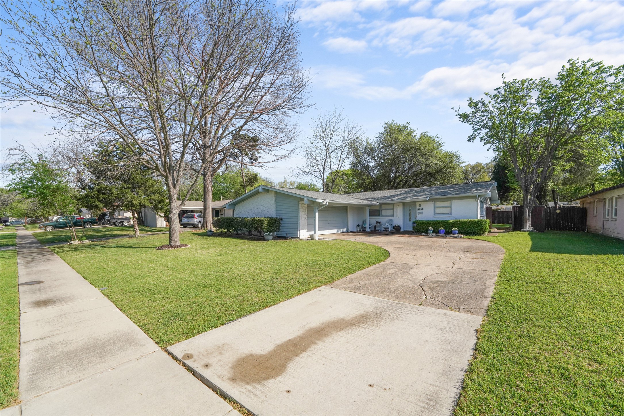 Property photo 01 of 3218 Modella Avenue, Dallas, TX 75229 | MLS #21219504
