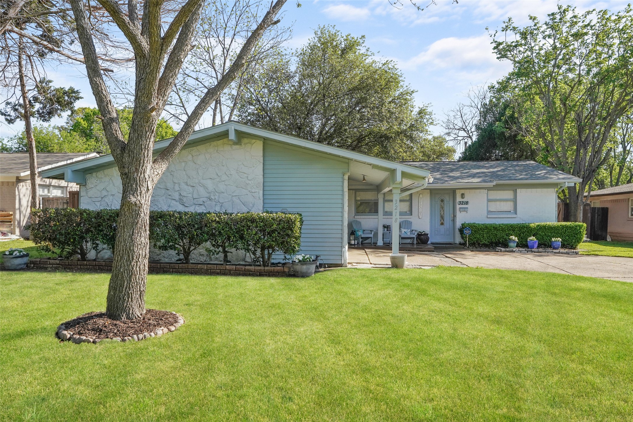 Property photo 04 of 3218 Modella Avenue, Dallas, TX 75229 | MLS #21219504