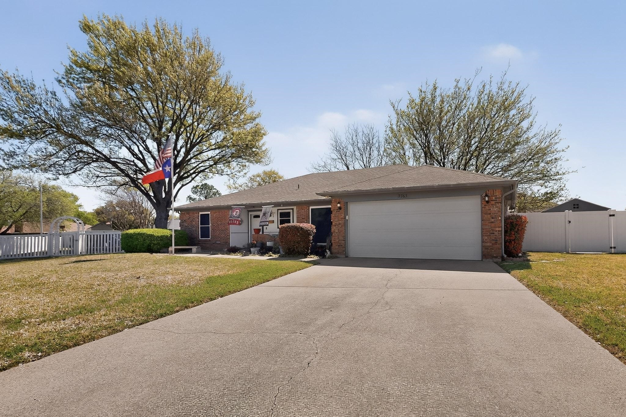 Property photo 02 of 3763 Ashley Court Fort, Worth, TX 76123 | MLS #21219693
