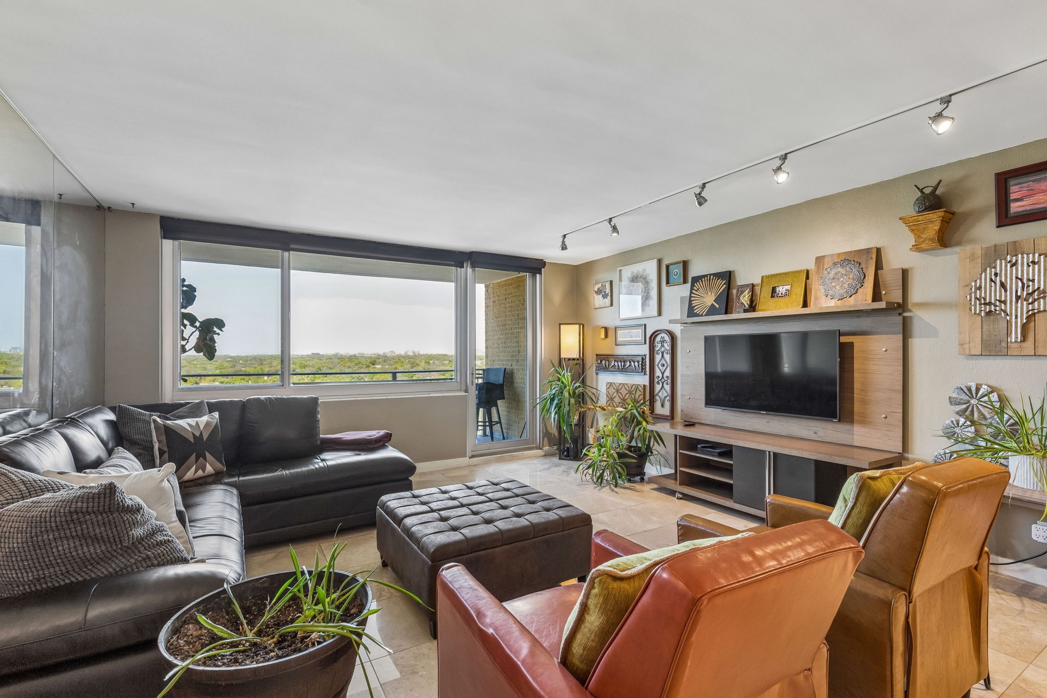 Property photo 01 of 3883 Turtle Creek Boulevard UNIT 1616, Dallas, TX 75219 | MLS #21219969