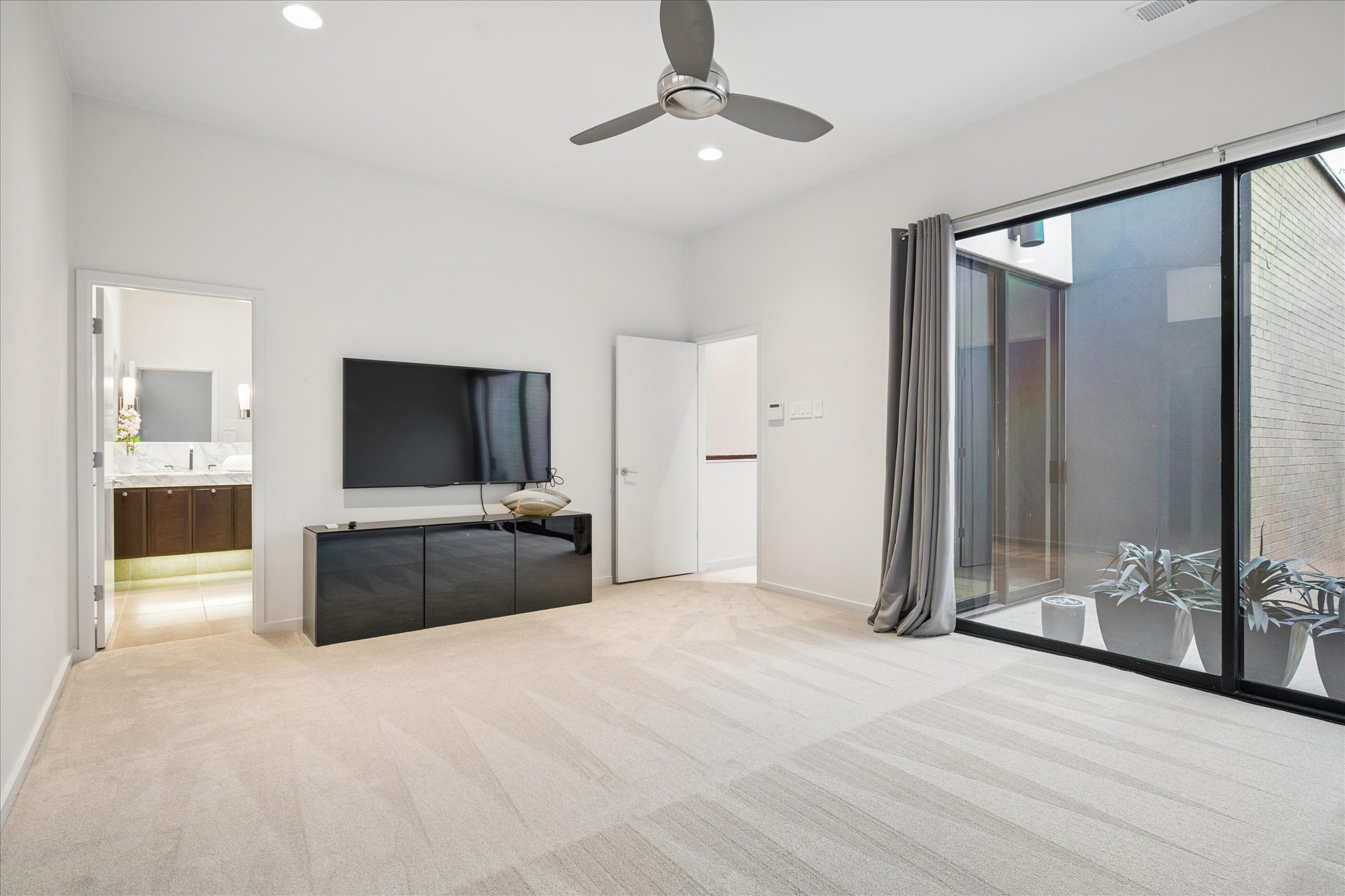 3210 Elizabeth Street, Dallas, TX, 75204