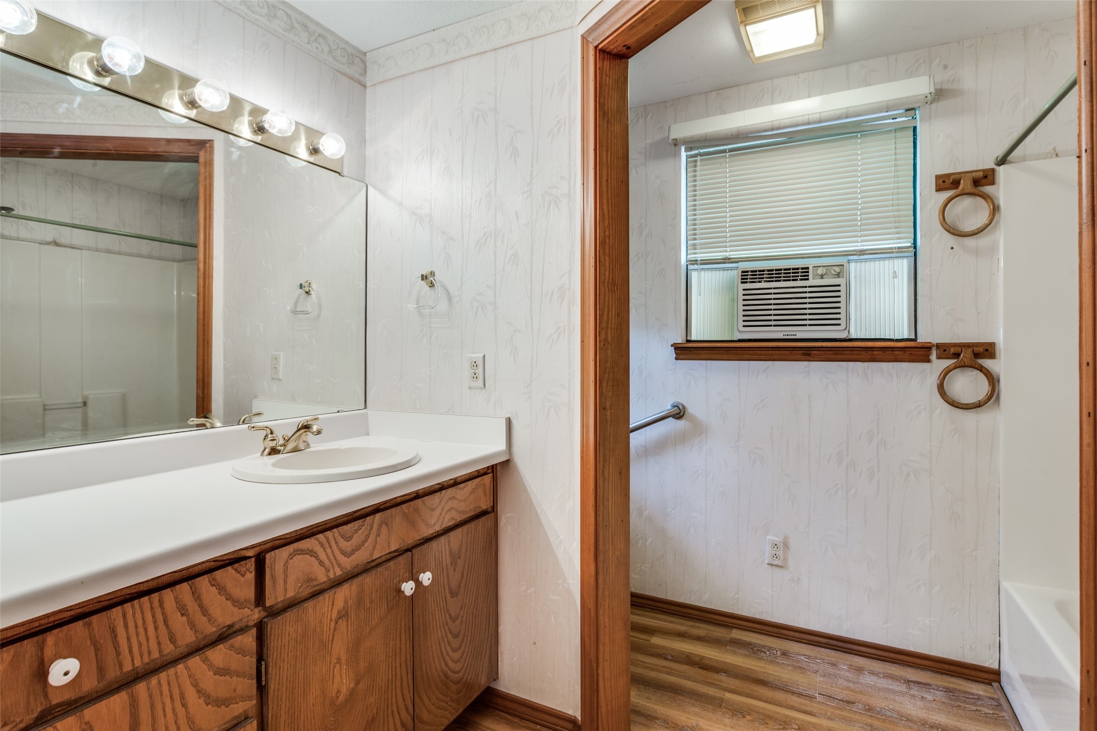 1114 Spur Trail, Granbury, TX, 76049