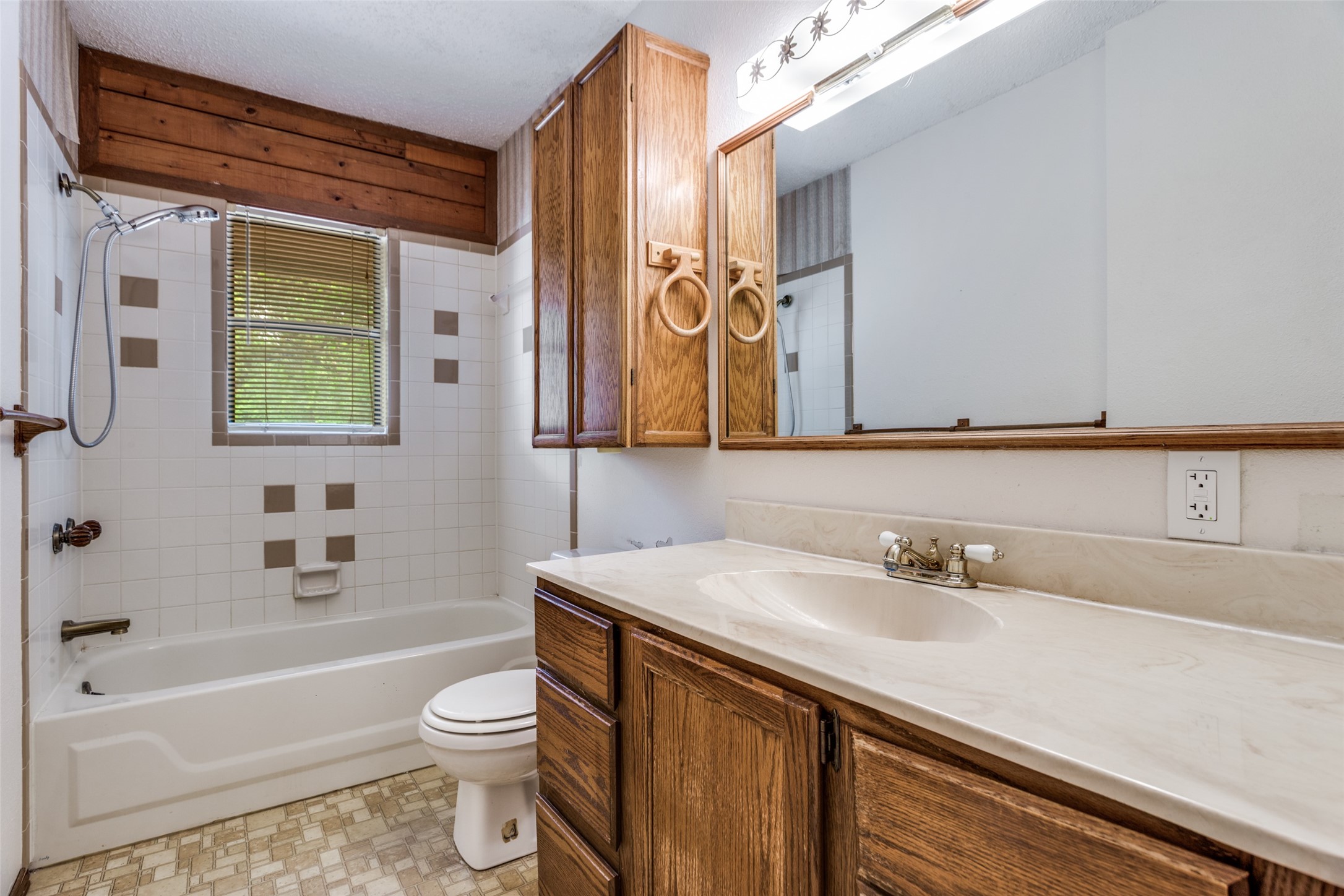 1114 Spur Trail, Granbury, TX, 76049