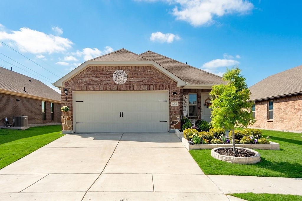 Property photo 02 of 608 Daybreak Lane, Lavon, TX 75166 | MLS #21220260