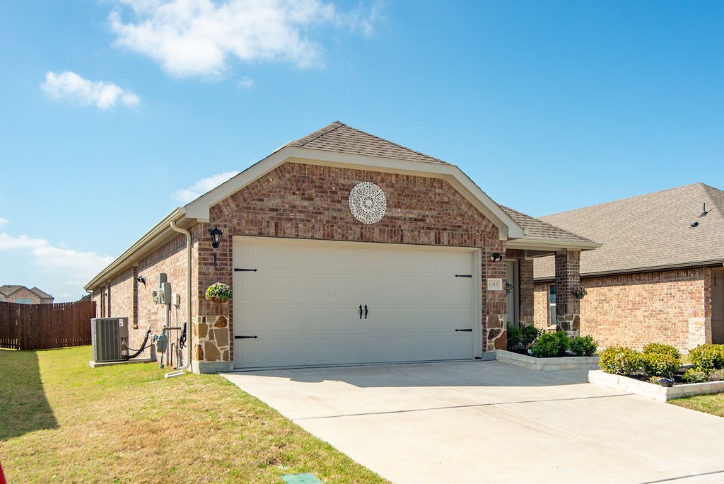 Property photo 03 of 608 Daybreak Lane, Lavon, TX 75166 | MLS #21220260