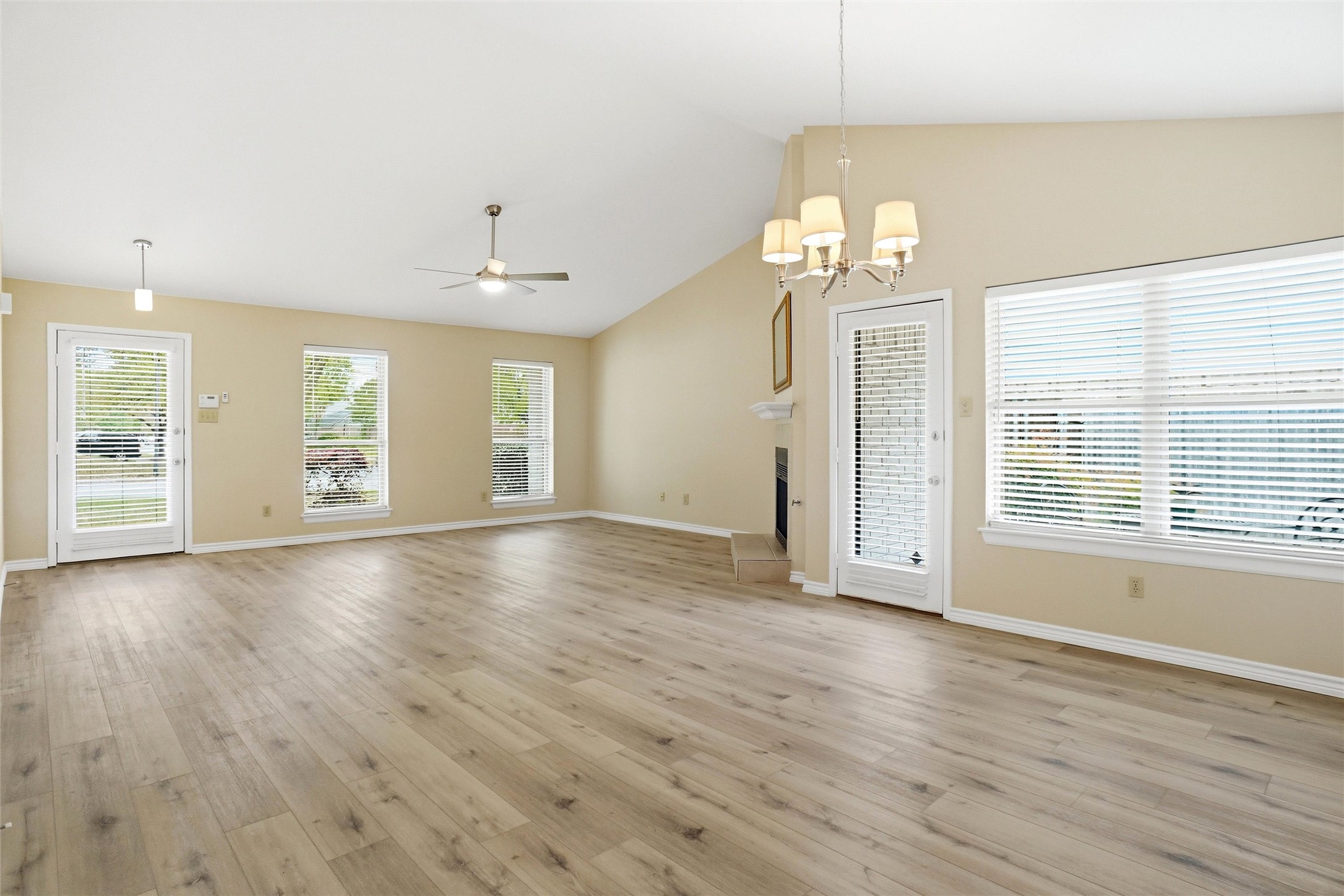 Property photo 02 of 605 Drexel Drive, Grapevine, TX 76051 | MLS #21220355
