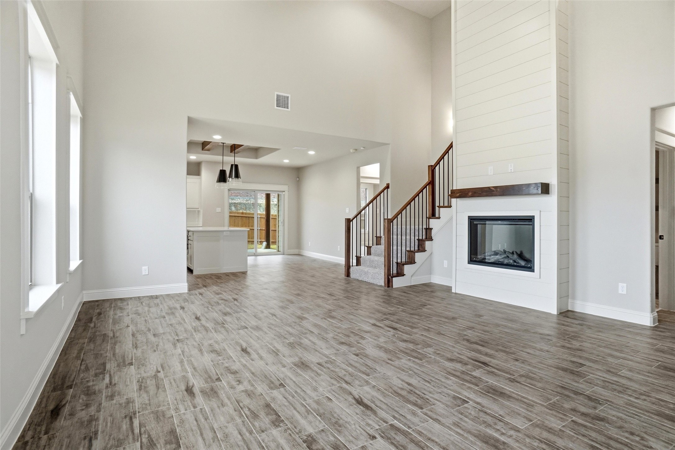 Property photo 03 of 201 Legacy Boulevard, Weatherford, TX 76085 | MLS #21220622