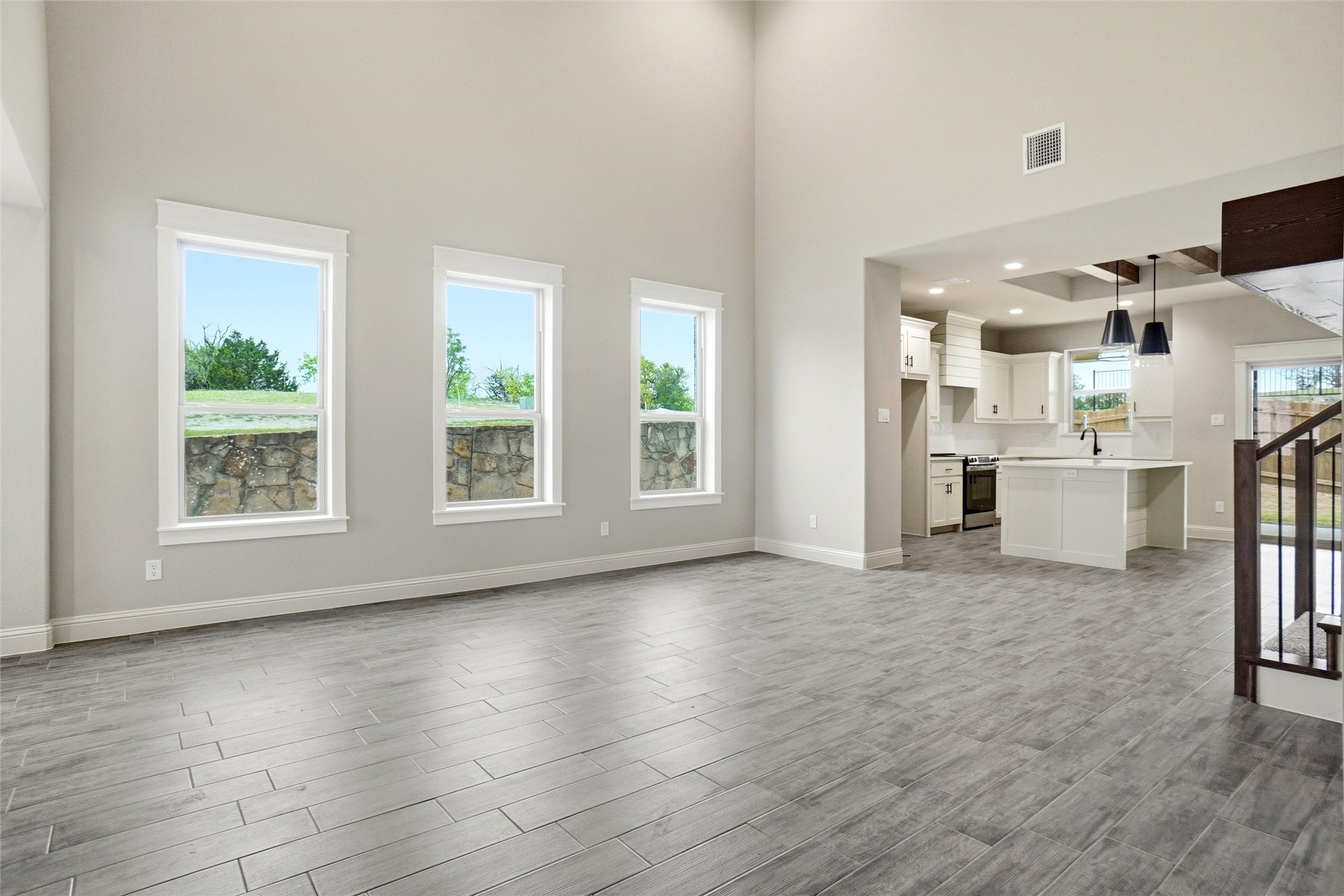 Property photo 04 of 201 Legacy Boulevard, Weatherford, TX 76085 | MLS #21220622