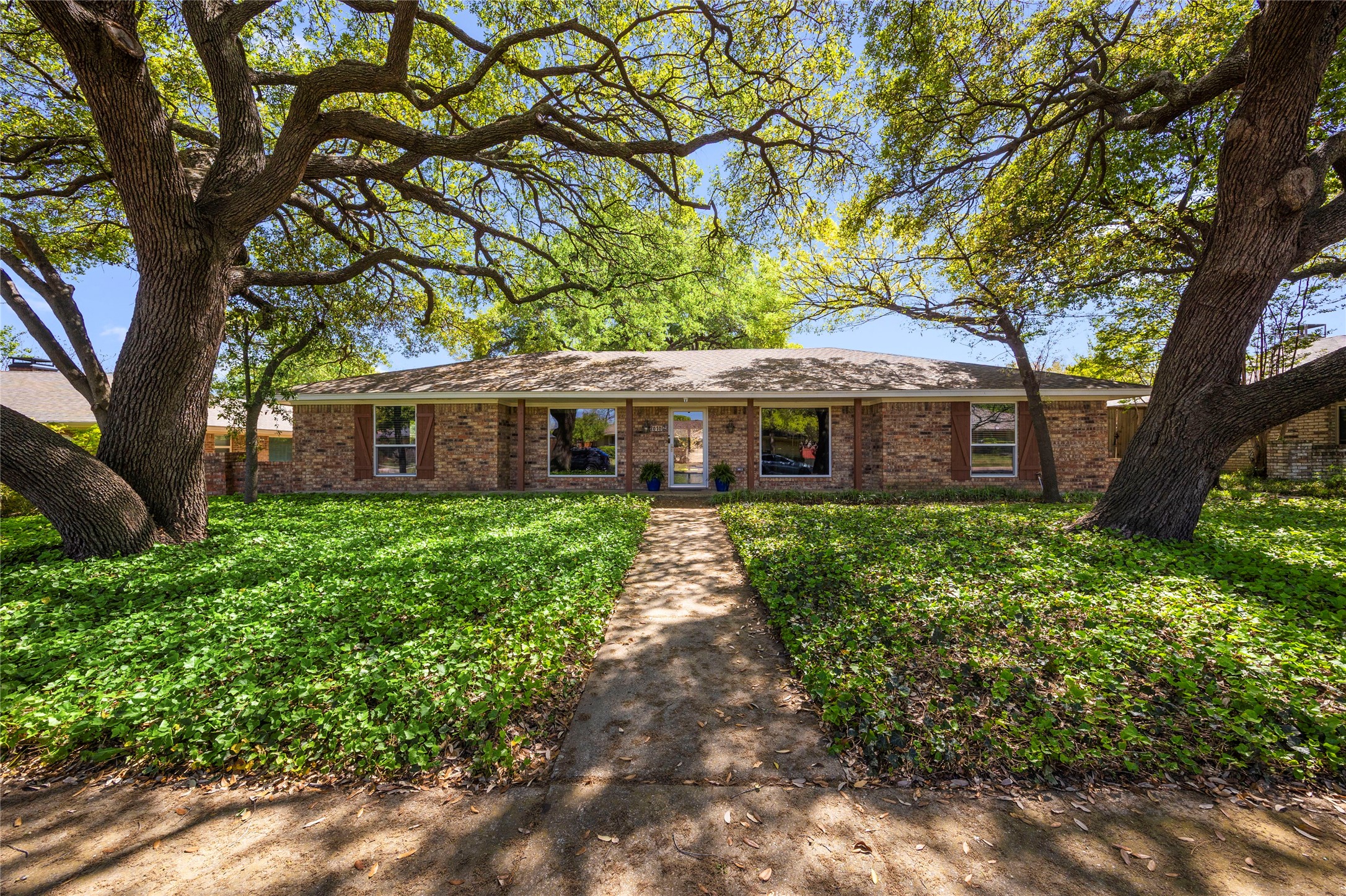 Property photo 01 of 2616 Pin Oak Lane, Plano, TX 75075 | MLS #21220712